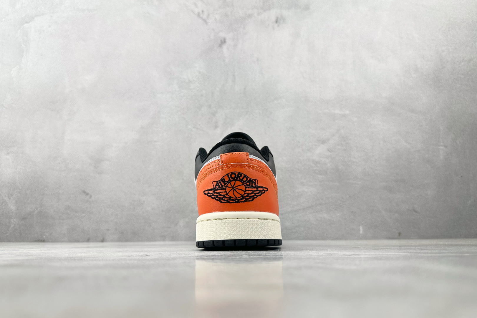 240 Jordan Air Jordan 1 黑白色 553558-081
