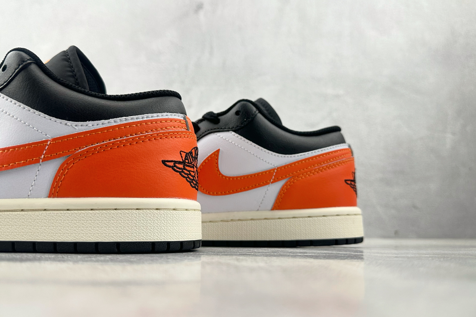 240 Jordan Air Jordan 1 黑白色 553558-081