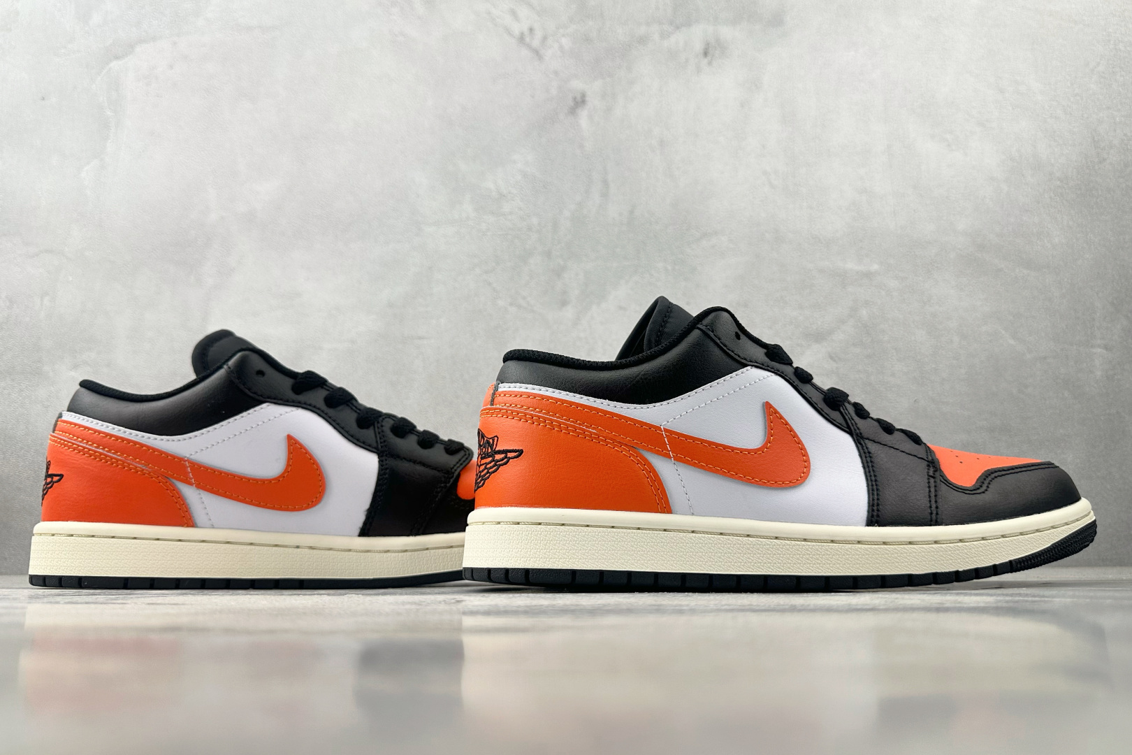 240 Jordan Air Jordan 1 黑白色 553558-081