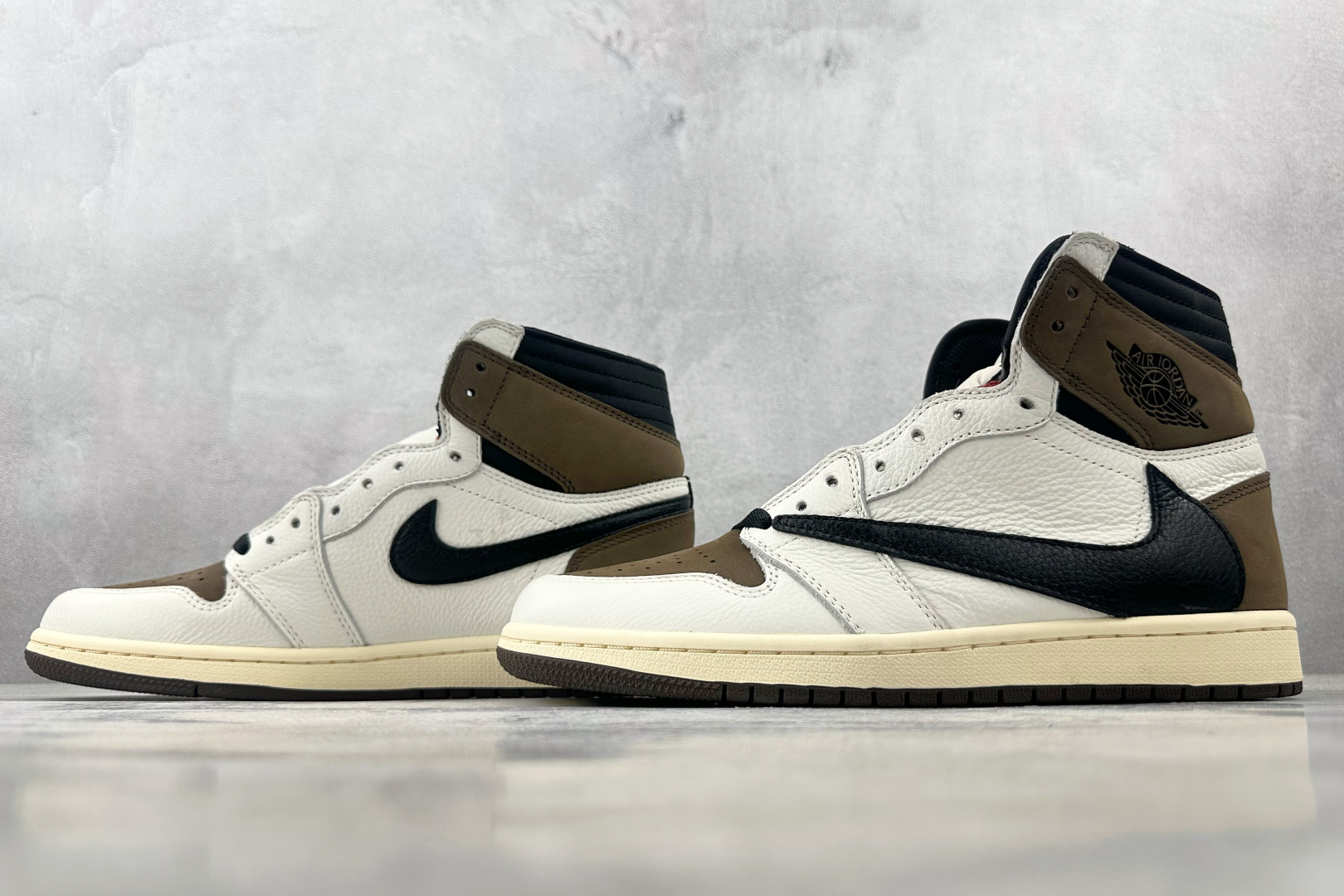 LW 
外贸专供  Travis Scott x Jordan Air Jordan 1 High Og