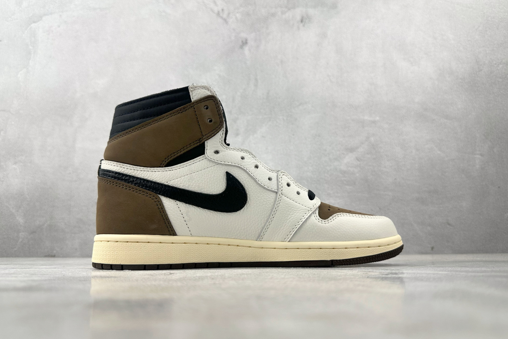 LW 
外贸专供  Travis Scott x Jordan Air Jordan 1 High Og