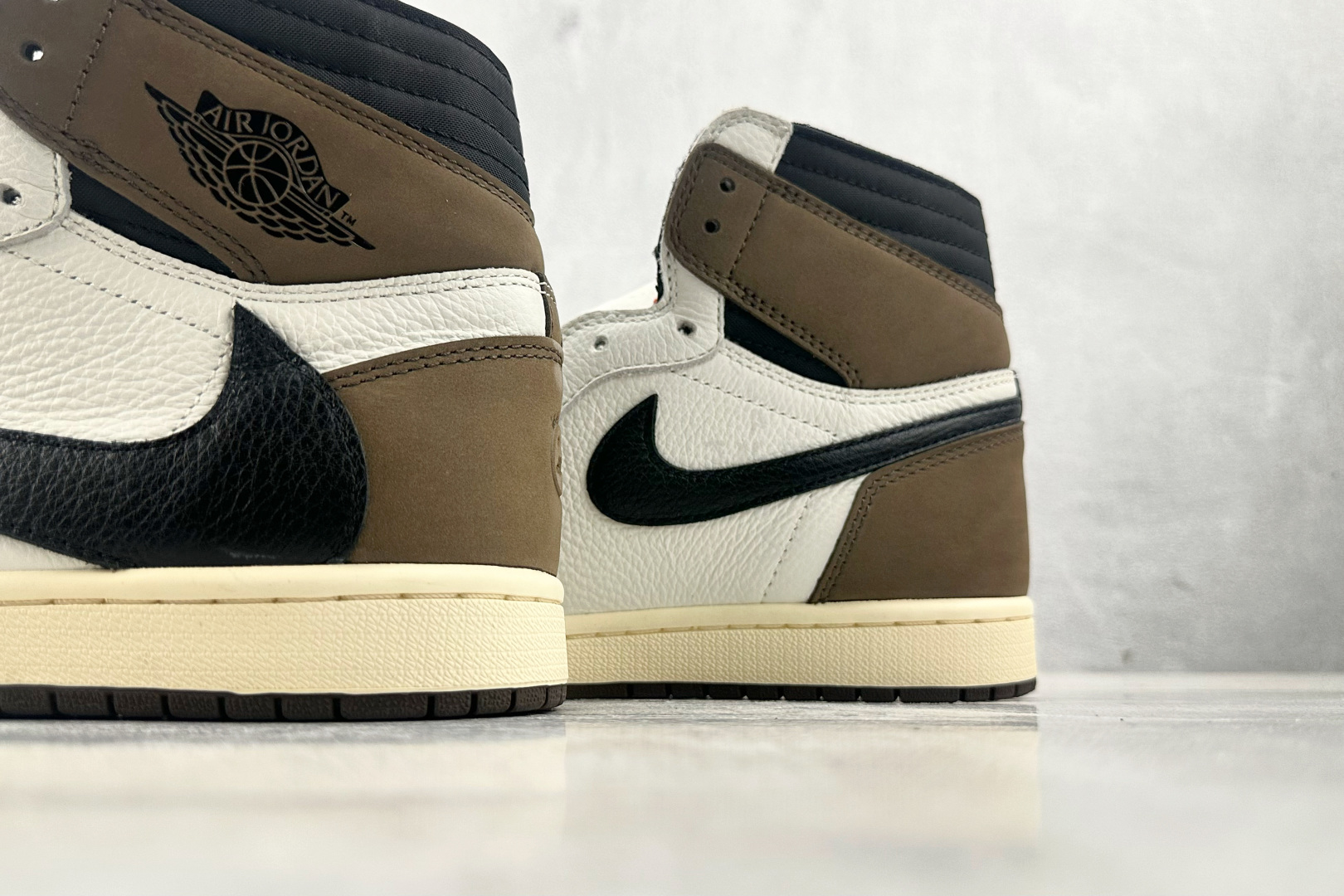 LW 
外贸专供  Travis Scott x Jordan Air Jordan 1 High Og