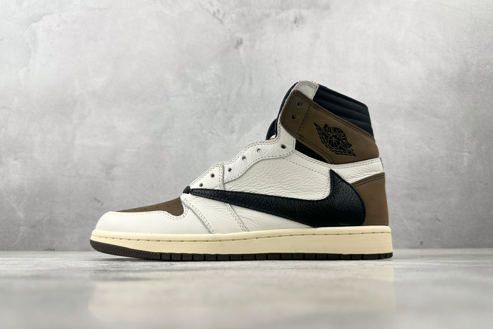 LW 
外贸专供  Travis Scott x Jordan Air Jordan 1 High Og