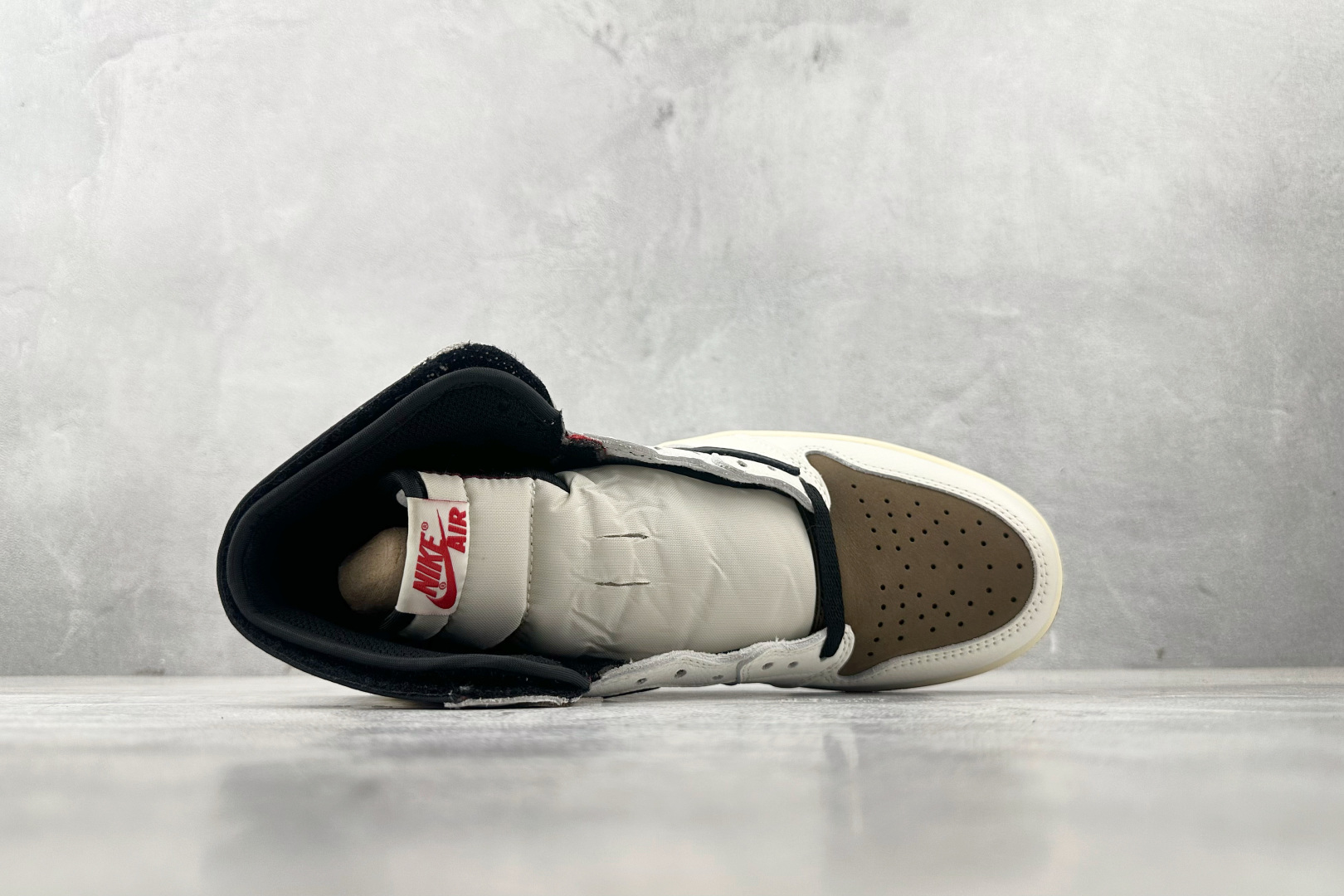 LW 
外贸专供  Travis Scott x Jordan Air Jordan 1 High Og