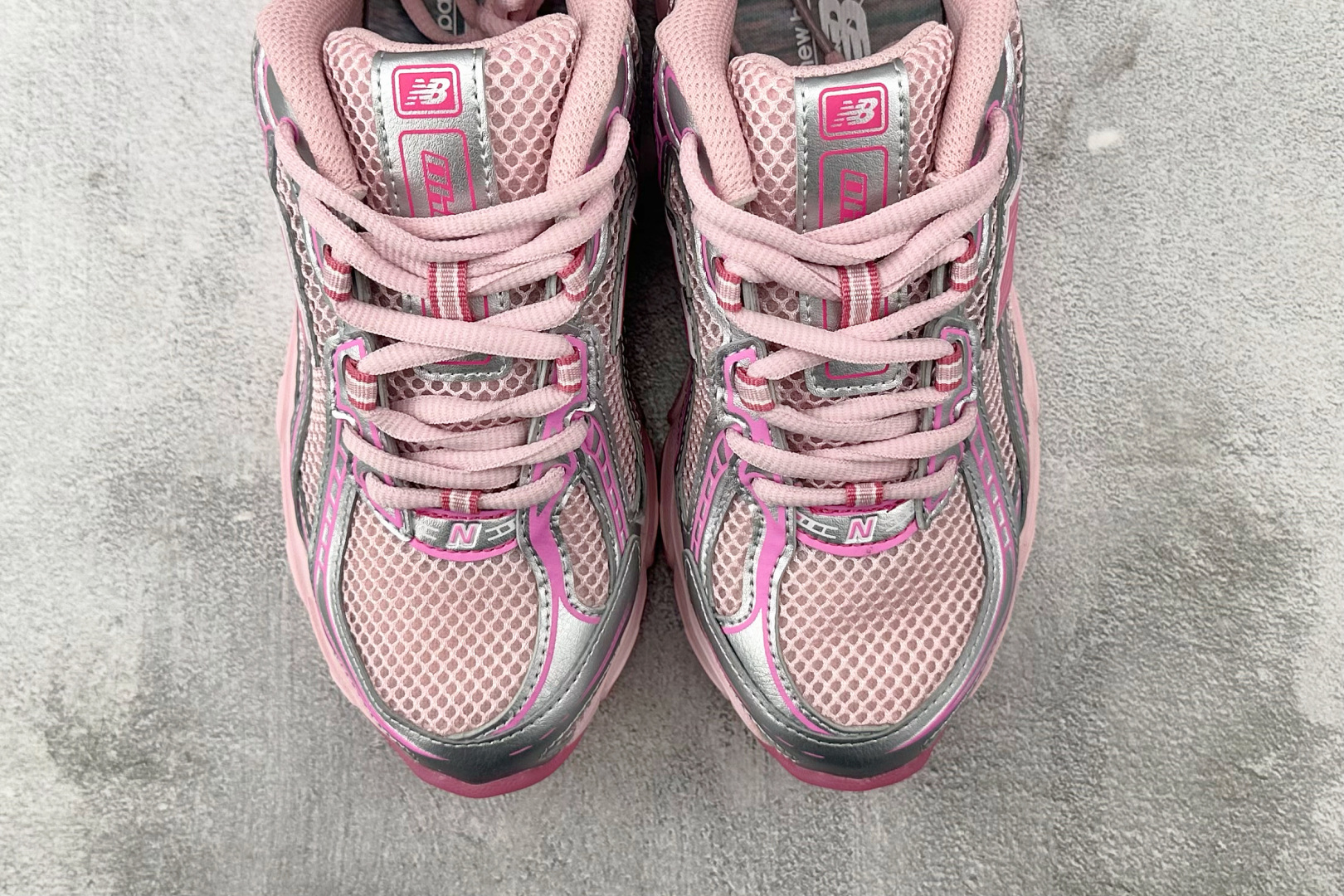 K13 
atmos Pink × New Balance NB 740 粉色

货号：U740A
尺码