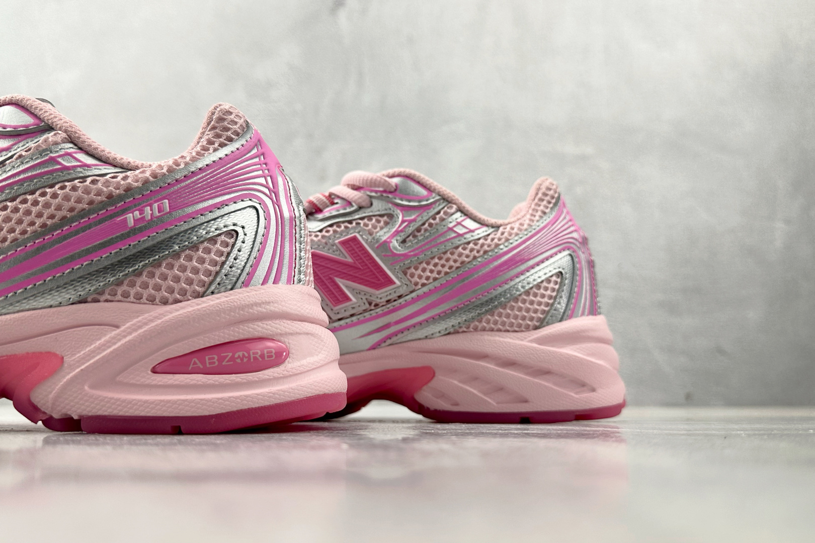 K13 
atmos Pink × New Balance NB 740 粉色

货号：U740A
尺码