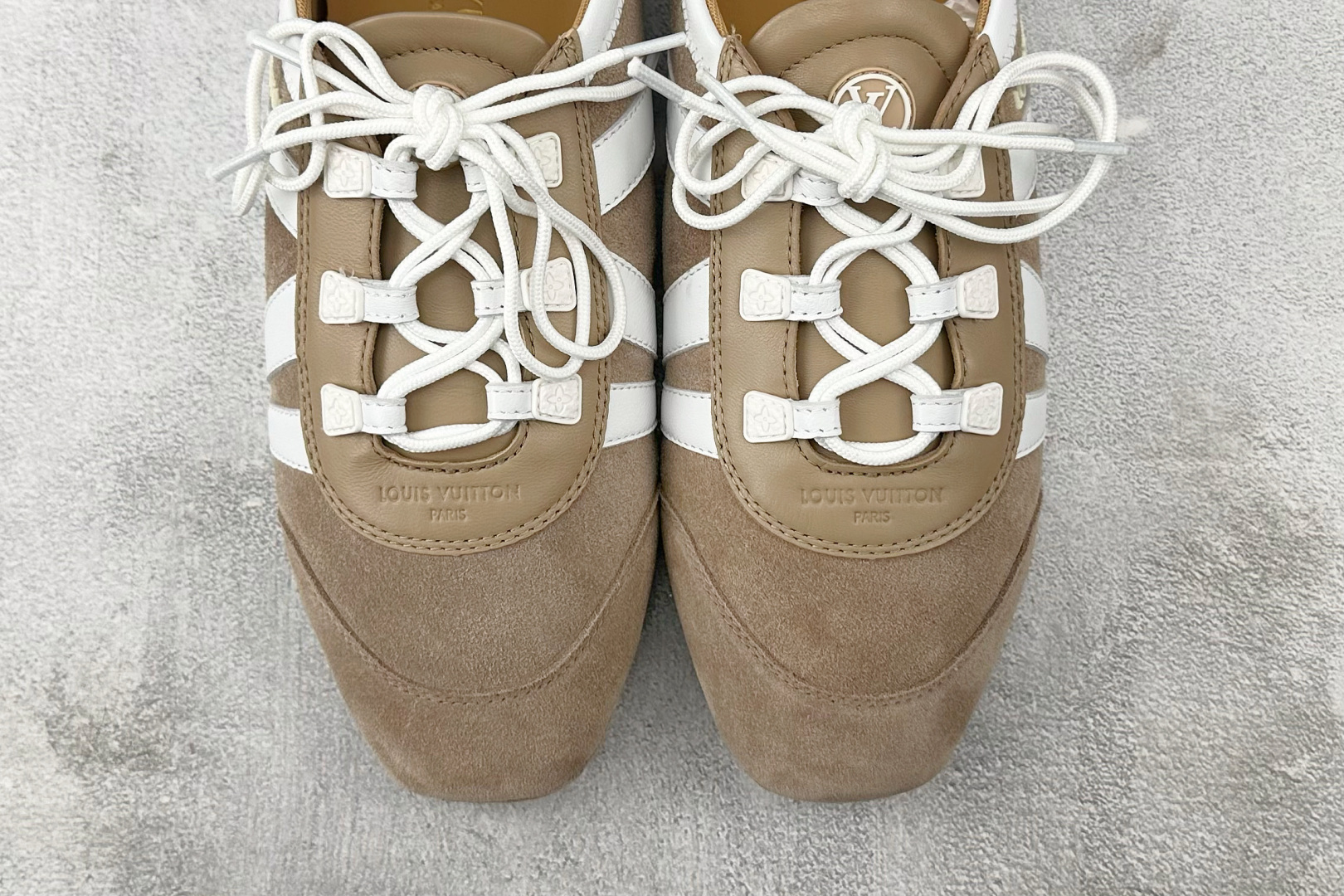 380 LOUIS VUITTSneakerina 褐色  1AHN