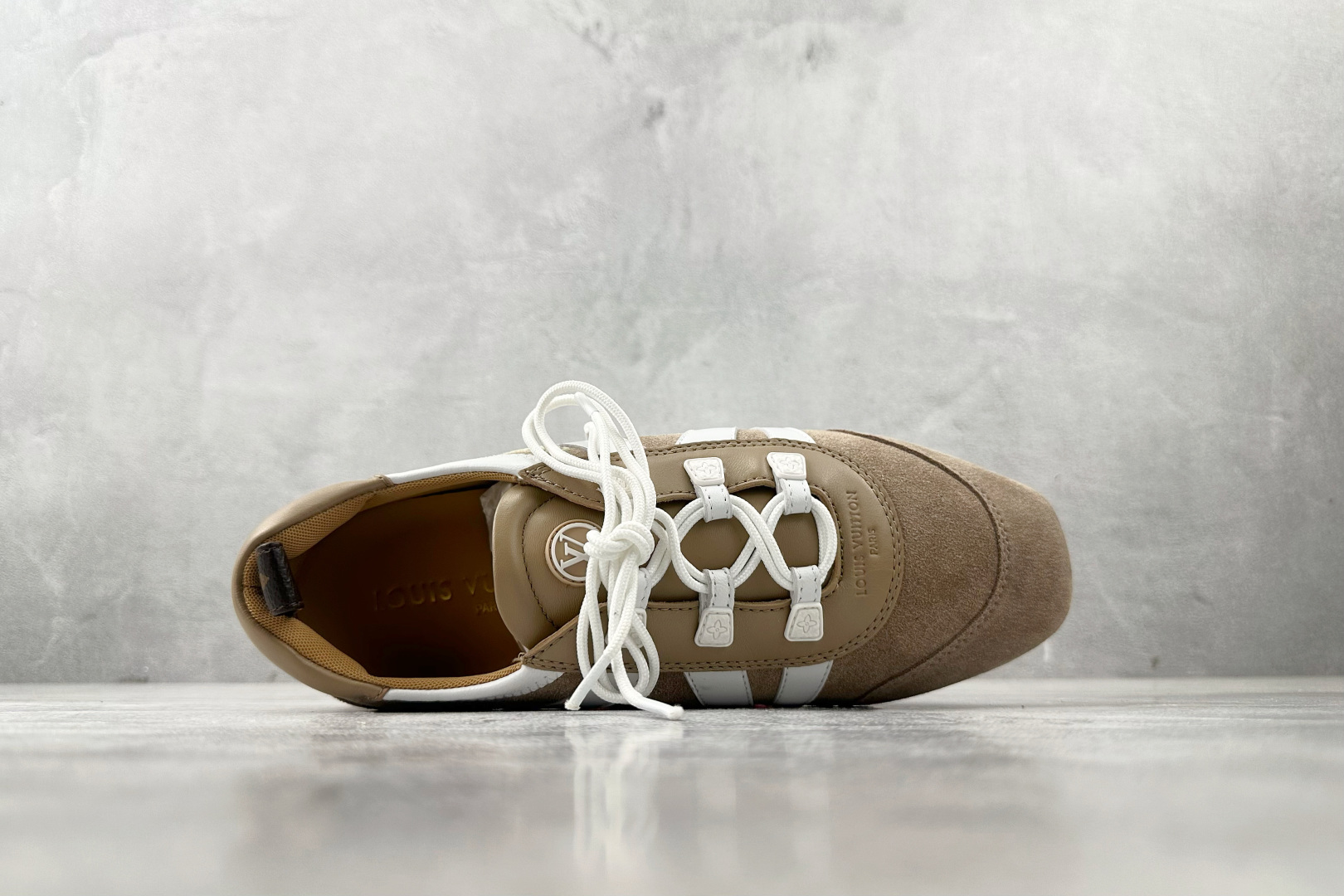 380 LOUIS VUITTSneakerina 褐色  1AHN
