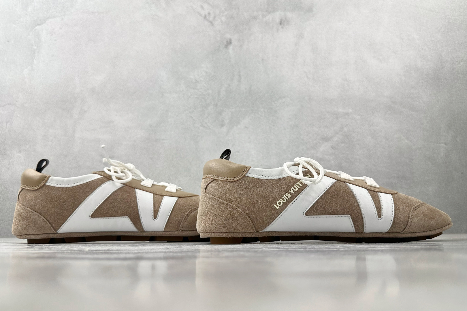 380 LOUIS VUITTSneakerina 褐色  1AHN