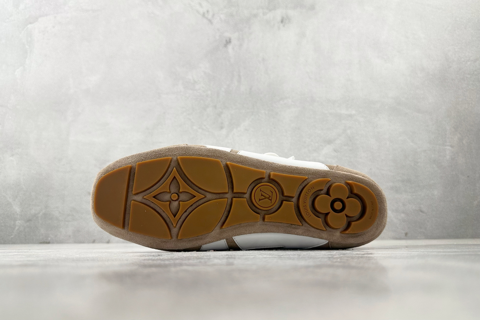 380 LOUIS VUITTSneakerina 褐色  1AHN