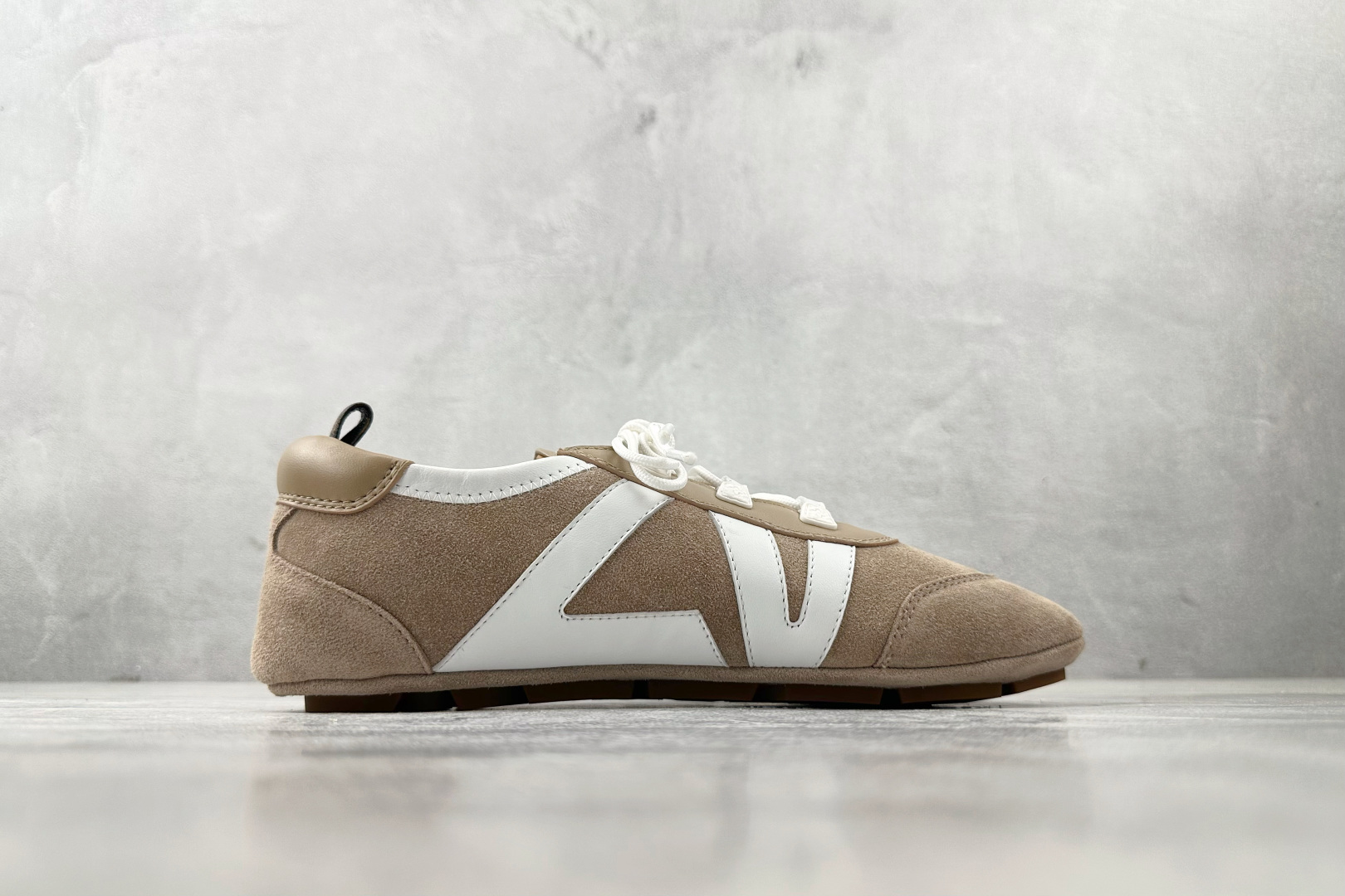 380 LOUIS VUITTSneakerina 褐色  1AHN
