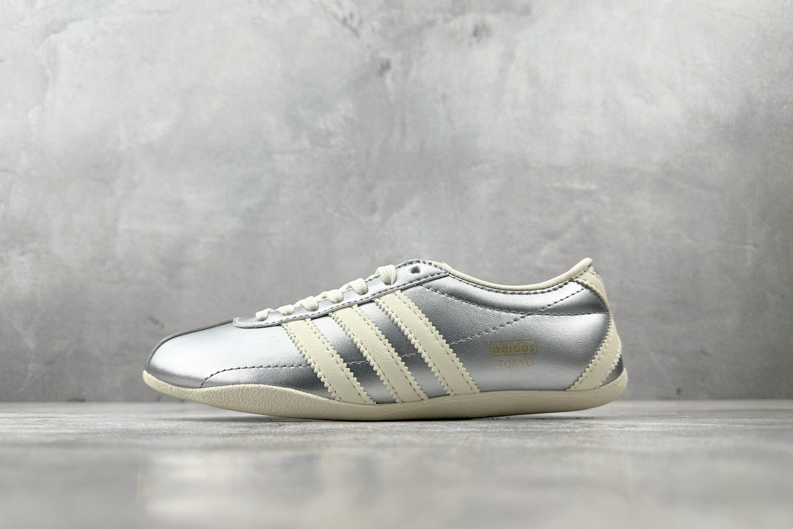 170 出口订单 adidoriginals TOKYO 银色  JQ0593