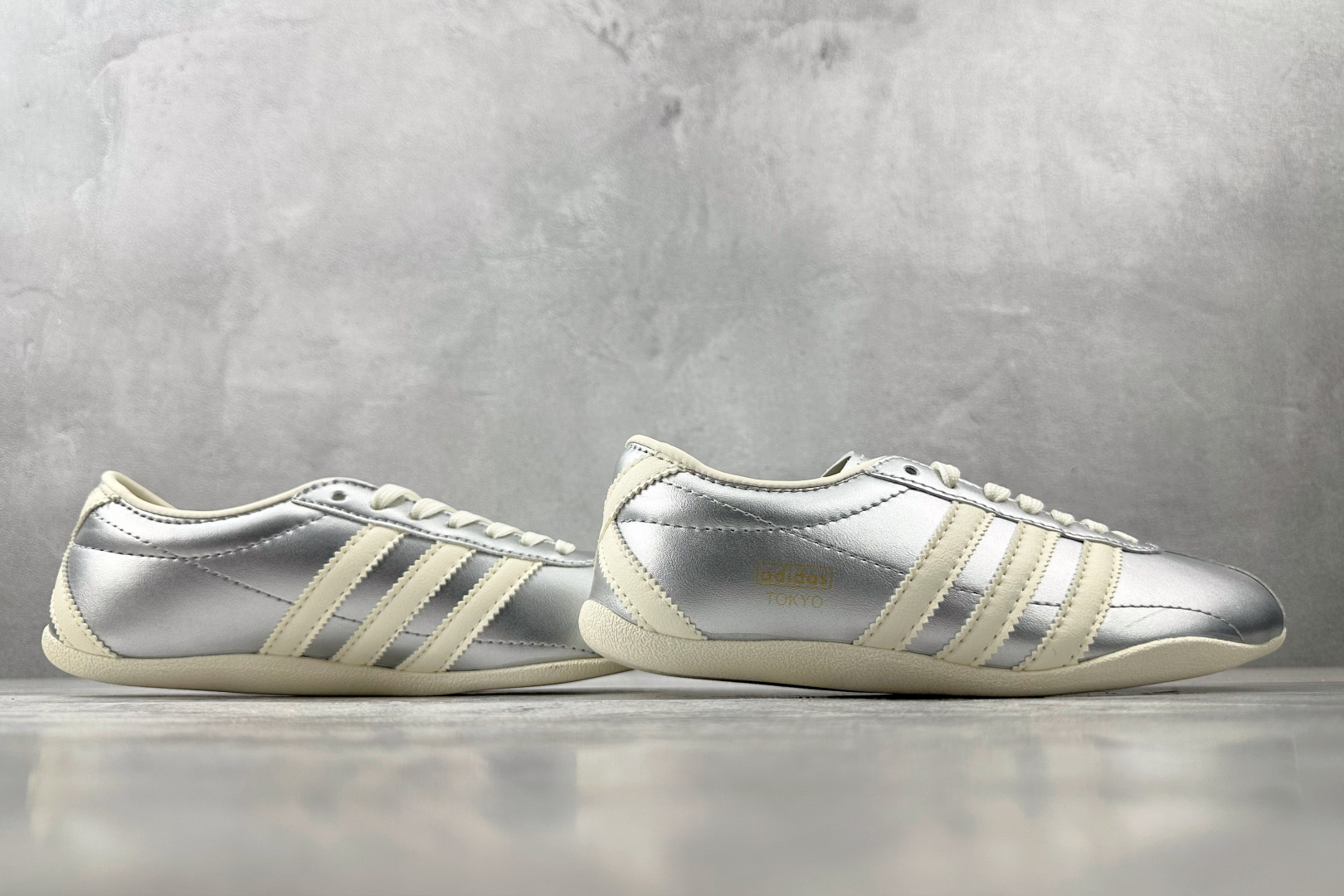 170 出口订单 adidoriginals TOKYO 银色  JQ0593