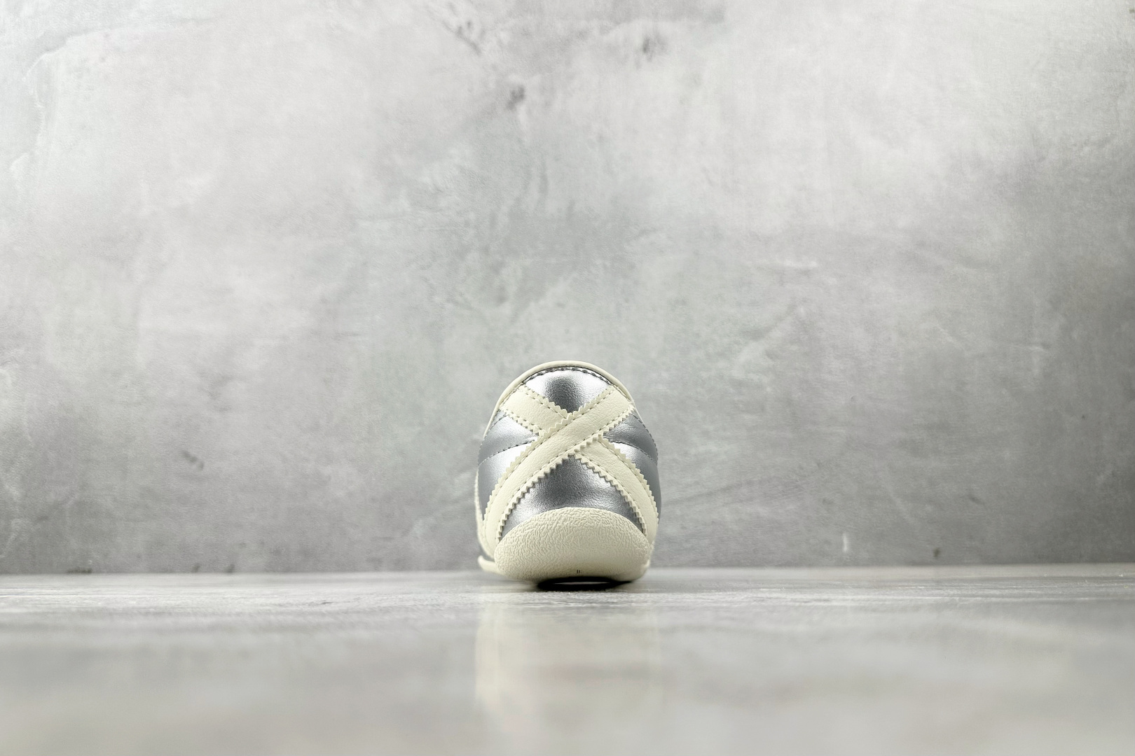 170 出口订单 adidoriginals TOKYO 银色  JQ0593