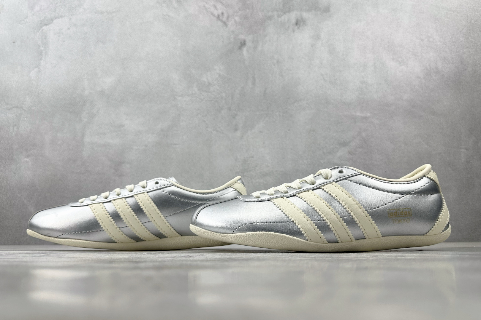 170 出口订单 adidoriginals TOKYO 银色  JQ0593
