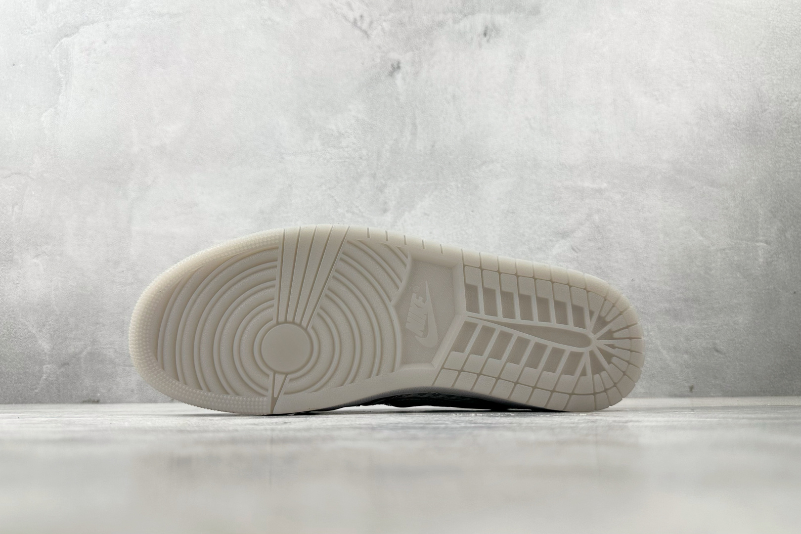 200 综合版 Jordan Air Jordan 1 Low Method of Make V3 银灰色 HQ2186-002