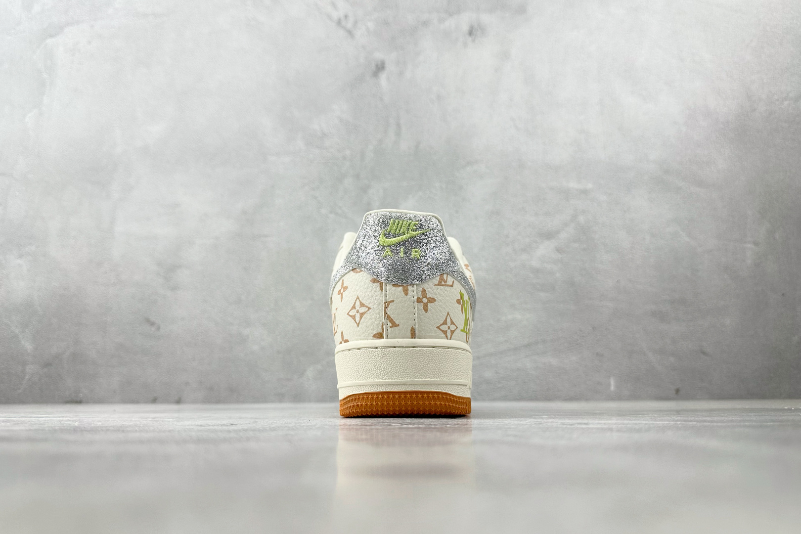 260 Nike Air Force 1 07 LV 米白绿 DF0188-079