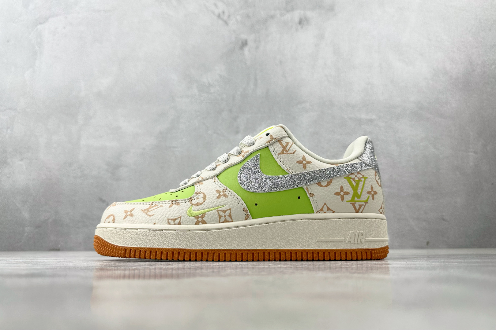 260 Nike Air Force 1 07 LV 米白绿 DF0188-079