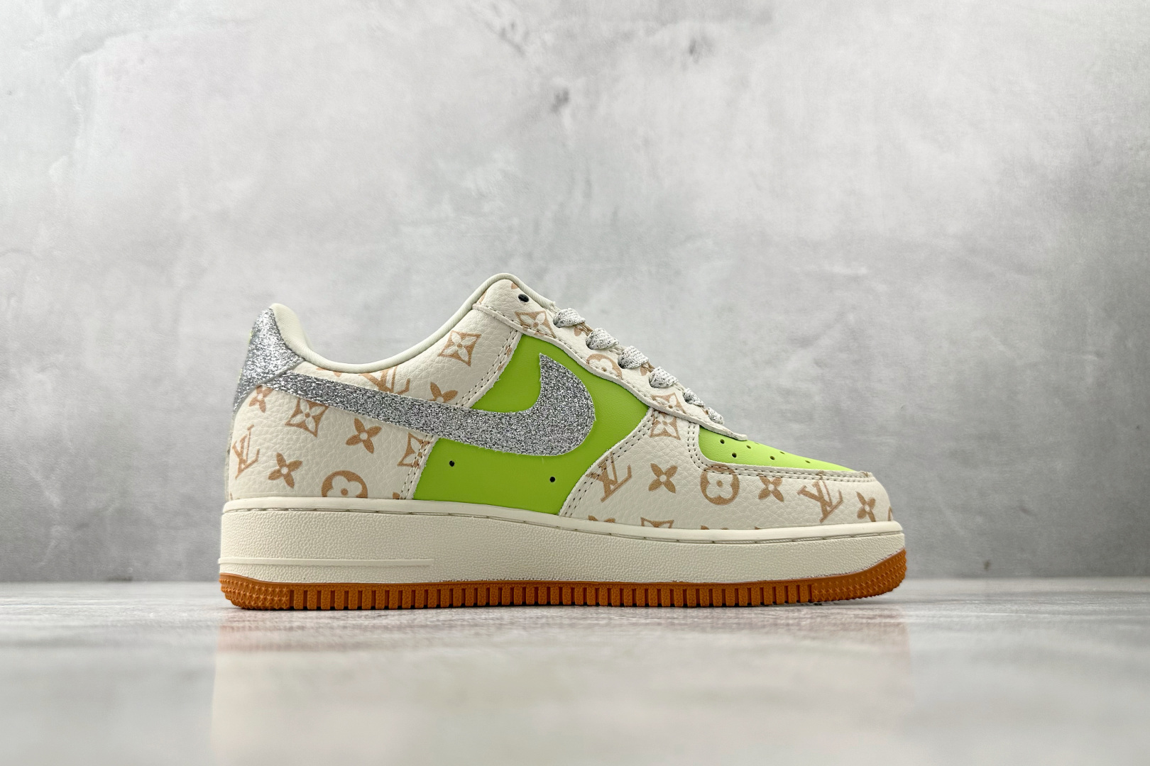 260 Nike Air Force 1 07 LV 米白绿 DF0188-079