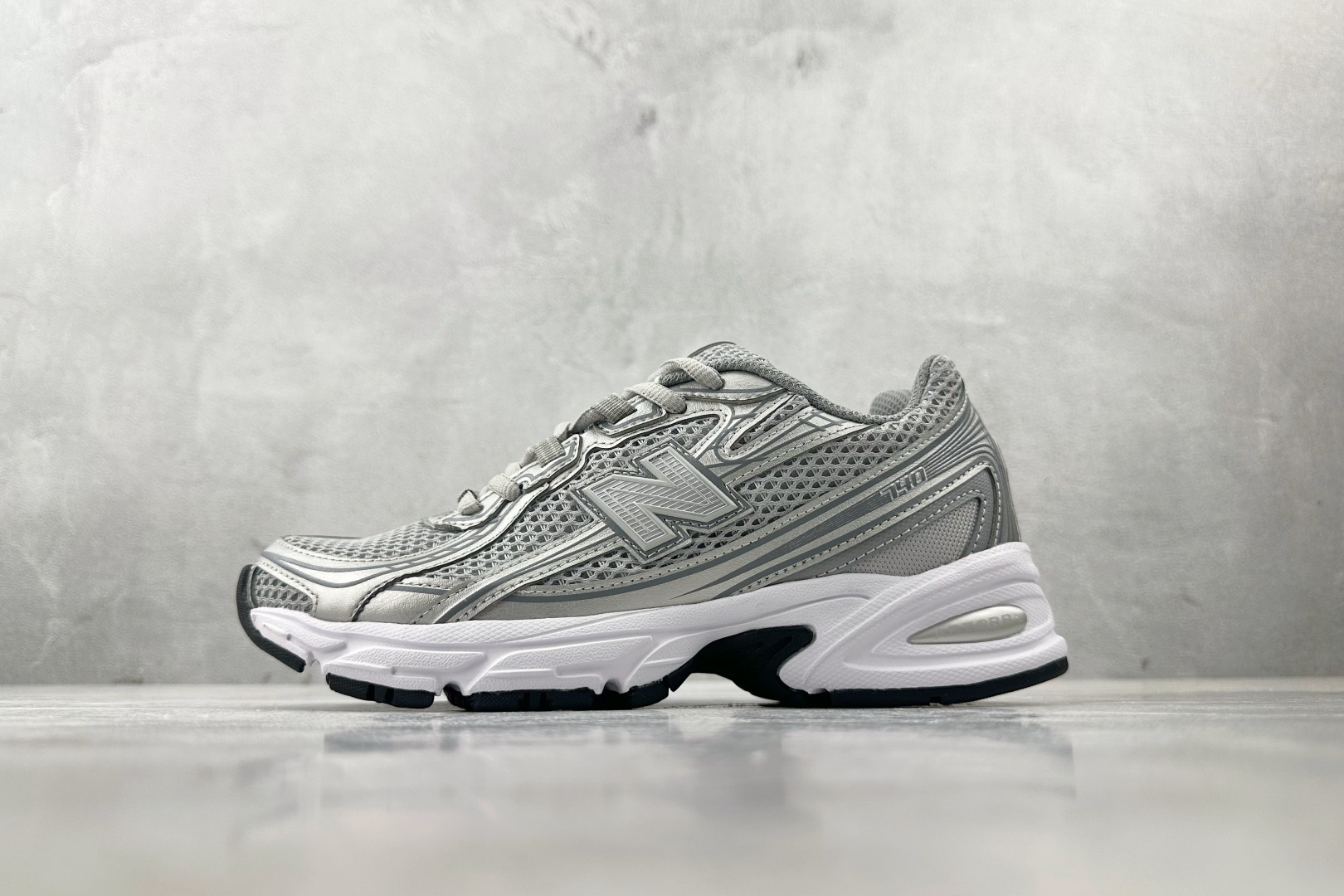 200 New Balance NB 740 银色 U740SG2