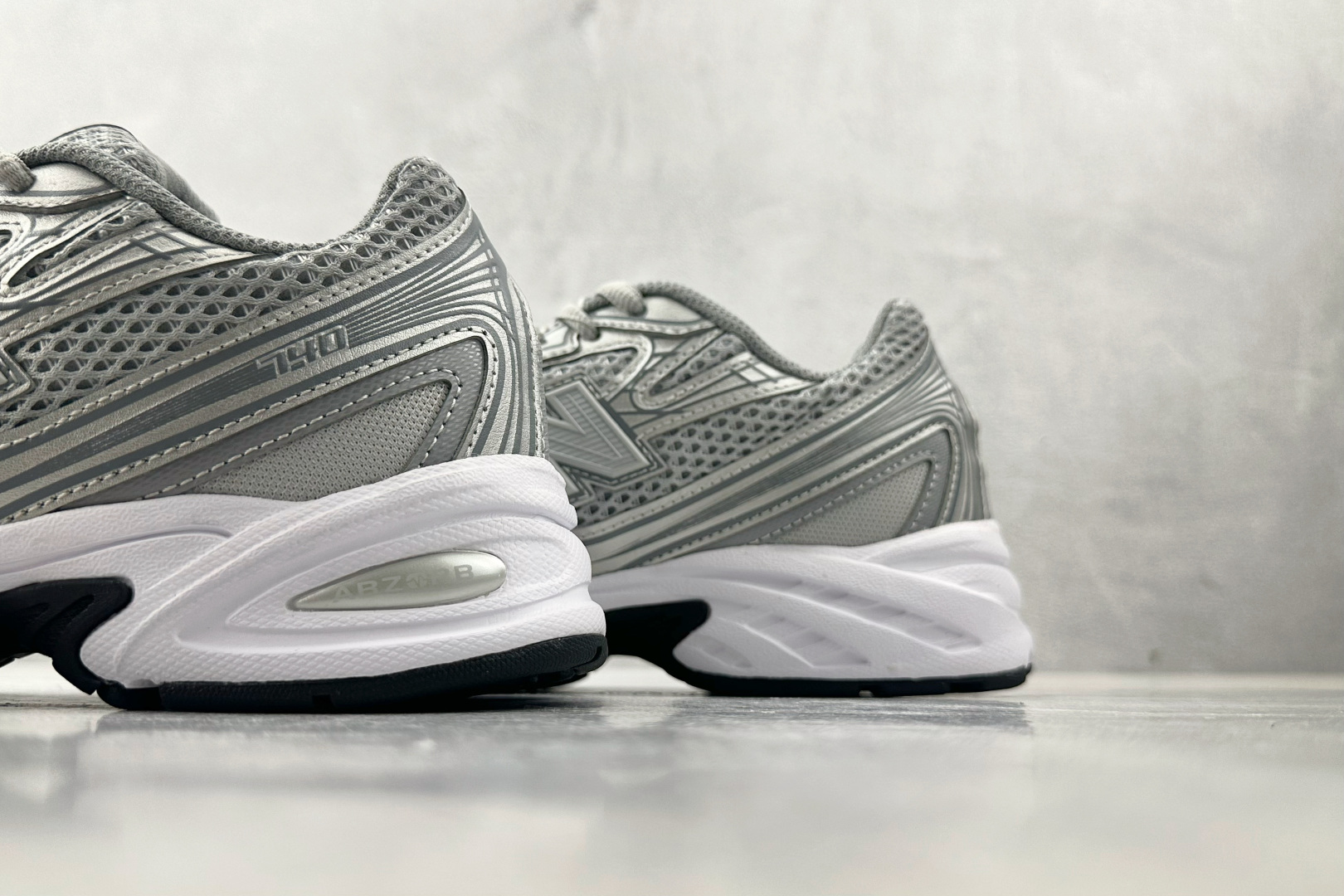 200 New Balance NB 740 银色 U740SG2