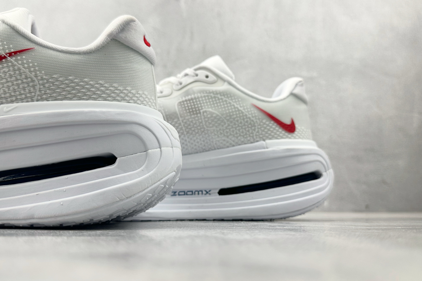 220 Nike Vomero Vomero Premium 白红  HQ2050-718