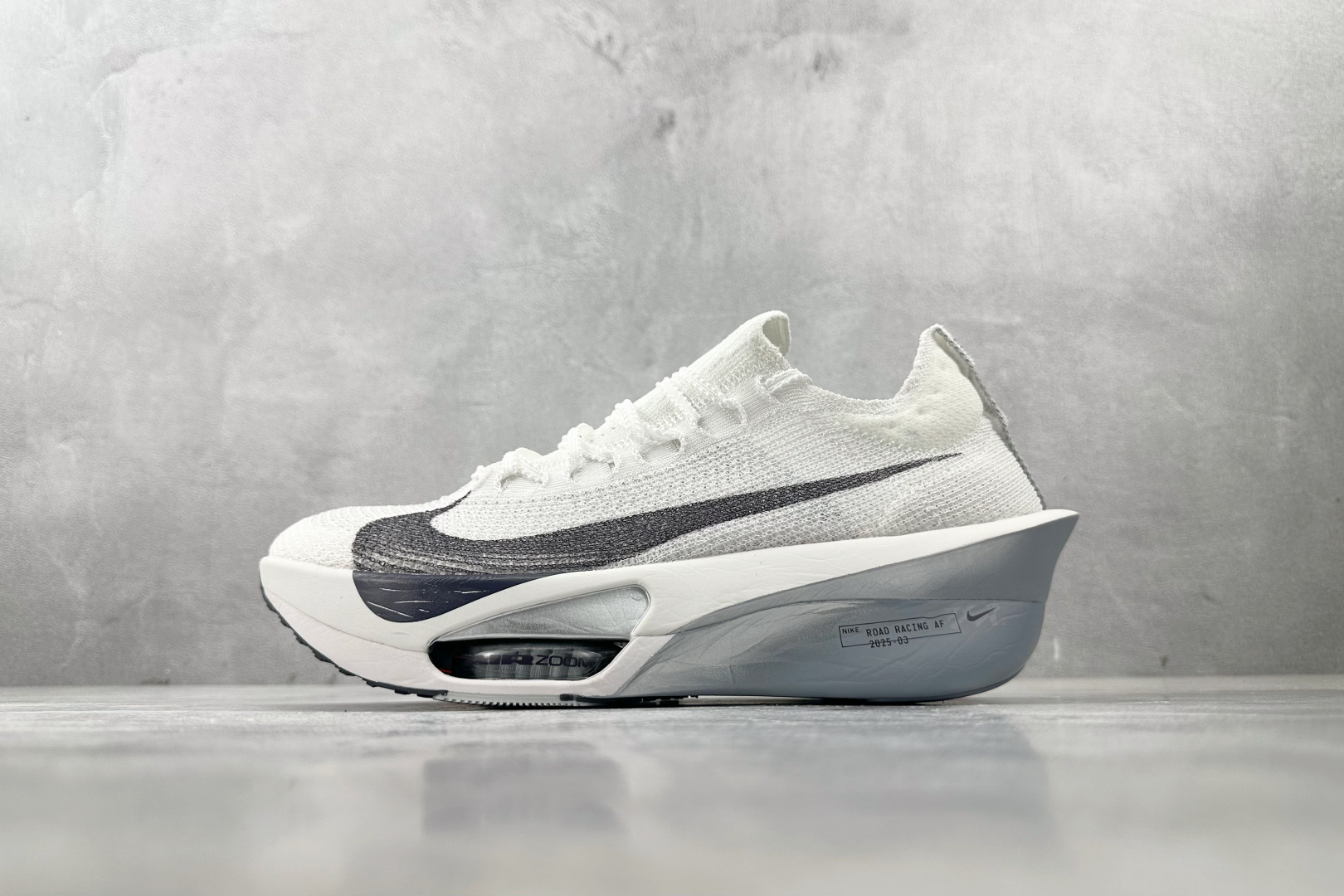 GT 
全套数据私模 Nike Air Zoom Alphafly Next% 3 白黑色

货号：FD