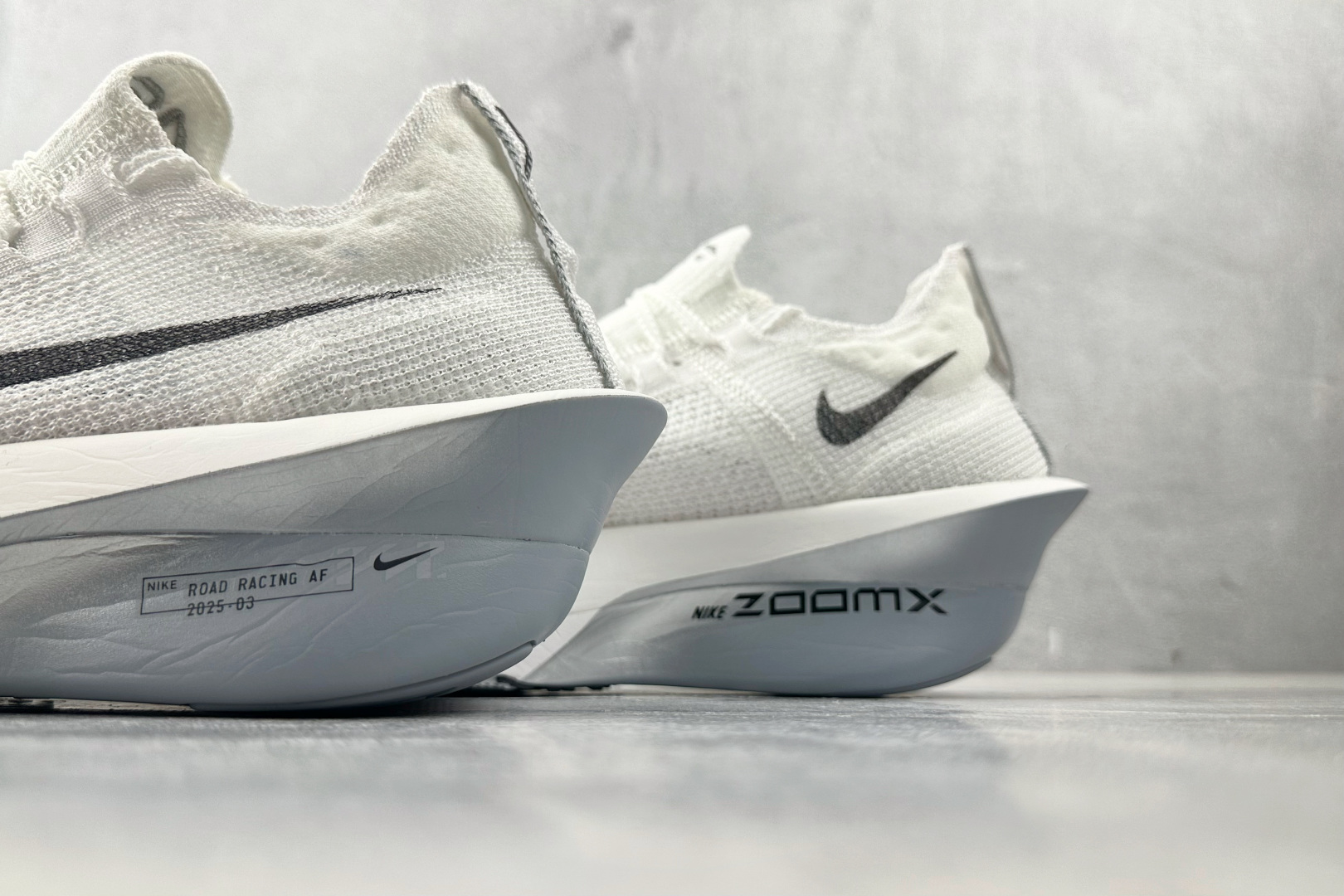 GT 
全套数据私模 Nike Air Zoom Alphafly Next% 3 白黑色

货号：FD