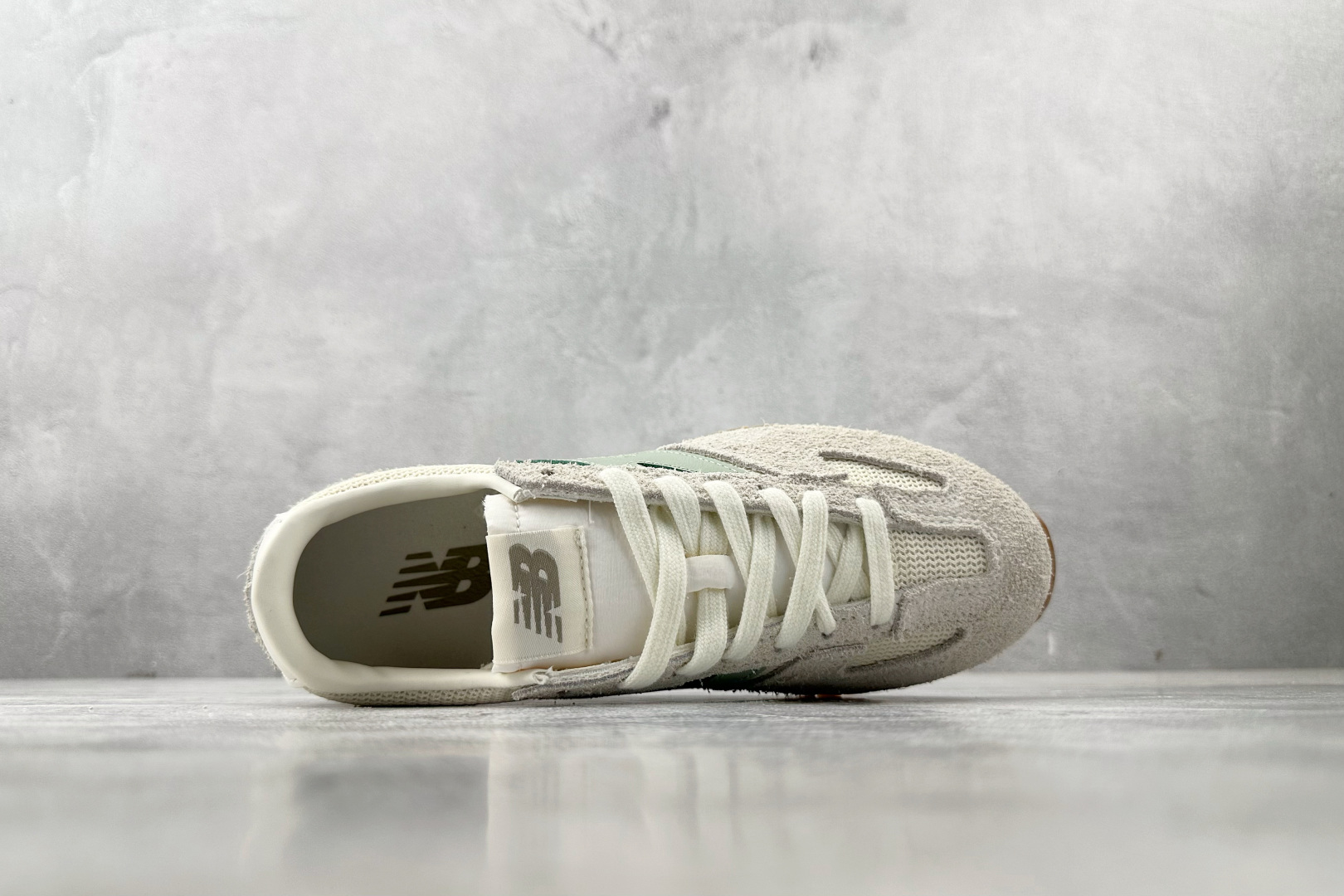 X 版 
New Balance NB 471 米白色

货号：U471KAC
尺码：36 36.5 3