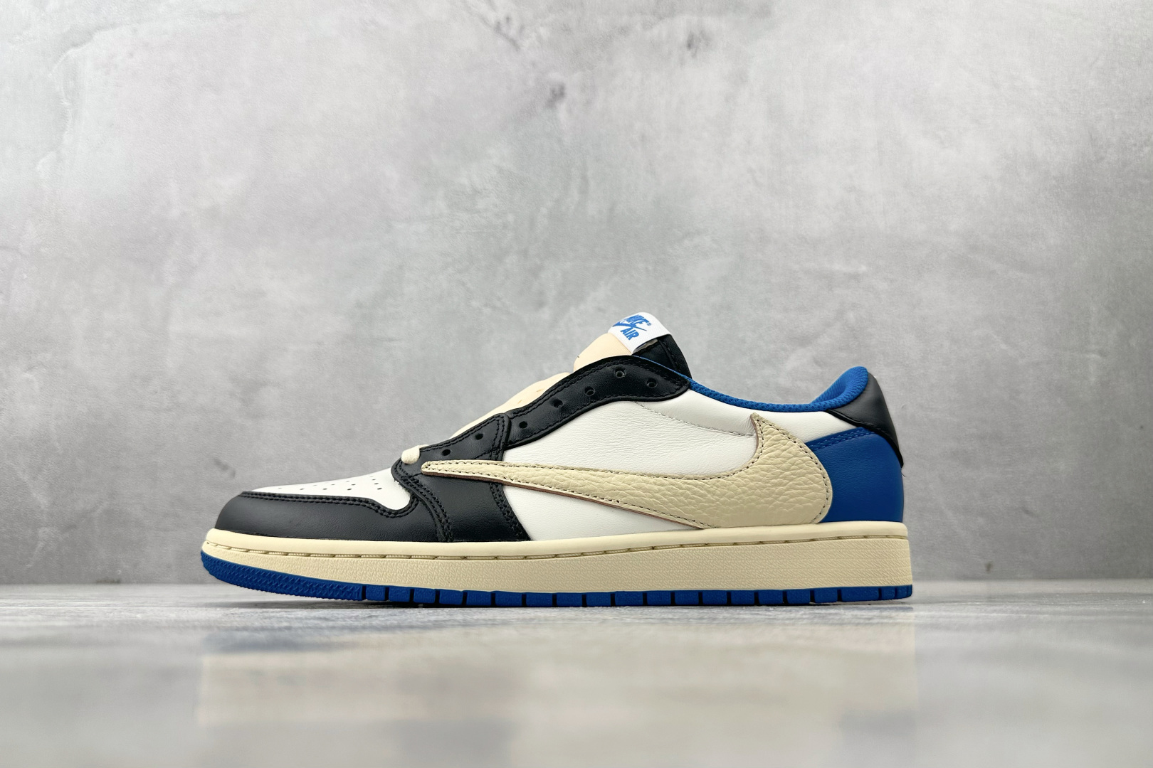 360 Travis Scott x Fragment Design x Jordan Air Jordan 1 Low SP 倒钩2.0 三方联名闪电 白蓝黑  DM7866-140
