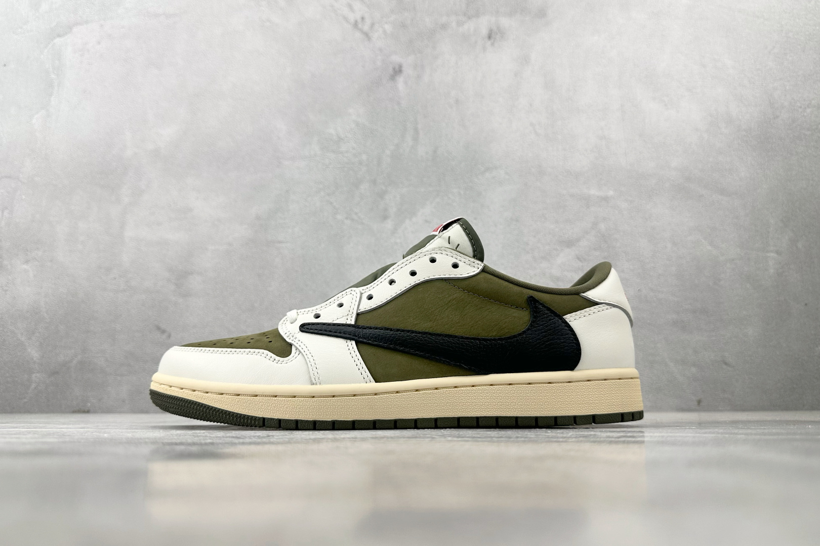 360 Travis Scott x Jordan Air Jordan 1 Low ”Medium Olive”倒钩8.0 米绿  DM7866-200