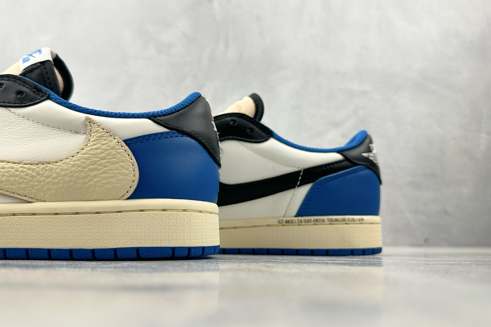 360 Travis Scott x Fragment Design x Jordan Air Jordan 1 Low SP 倒钩2.0 三方联名闪电 白蓝黑  DM7866-140