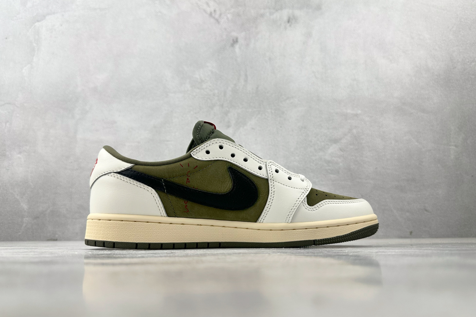 360 Travis Scott x Jordan Air Jordan 1 Low ”Medium Olive”倒钩8.0 米绿  DM7866-200