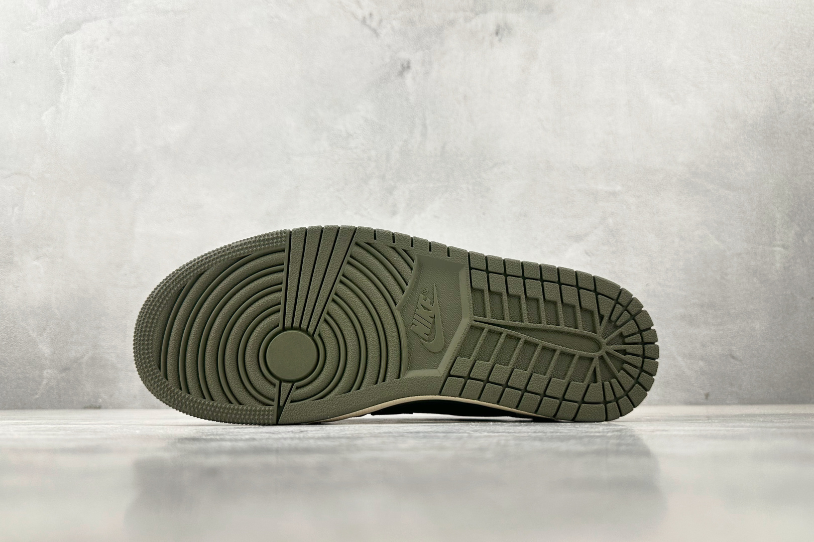360 Travis Scott x Jordan Air Jordan 1 Low ”Medium Olive”倒钩8.0 米绿  DM7866-200