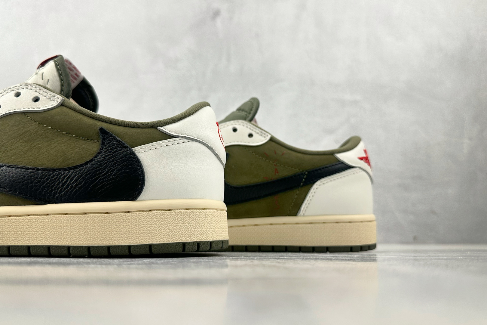 360 Travis Scott x Jordan Air Jordan 1 Low ”Medium Olive”倒钩8.0 米绿  DM7866-200