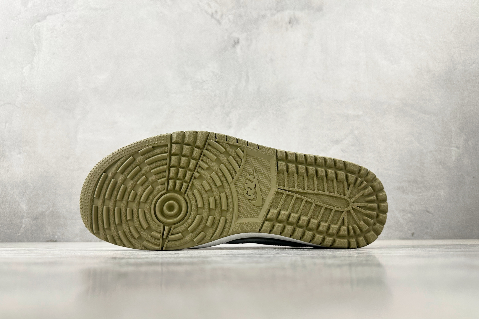 360 Travis Scott x Jordan Air Jordan 1 Low Golf 倒钩 6.0棕白  FZ3124-200