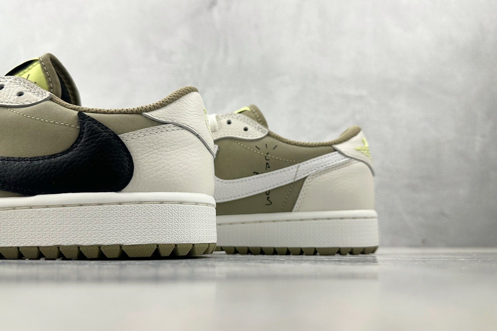 360 Travis Scott x Jordan Air Jordan 1 Low Golf 倒钩 6.0棕白  FZ3124-200