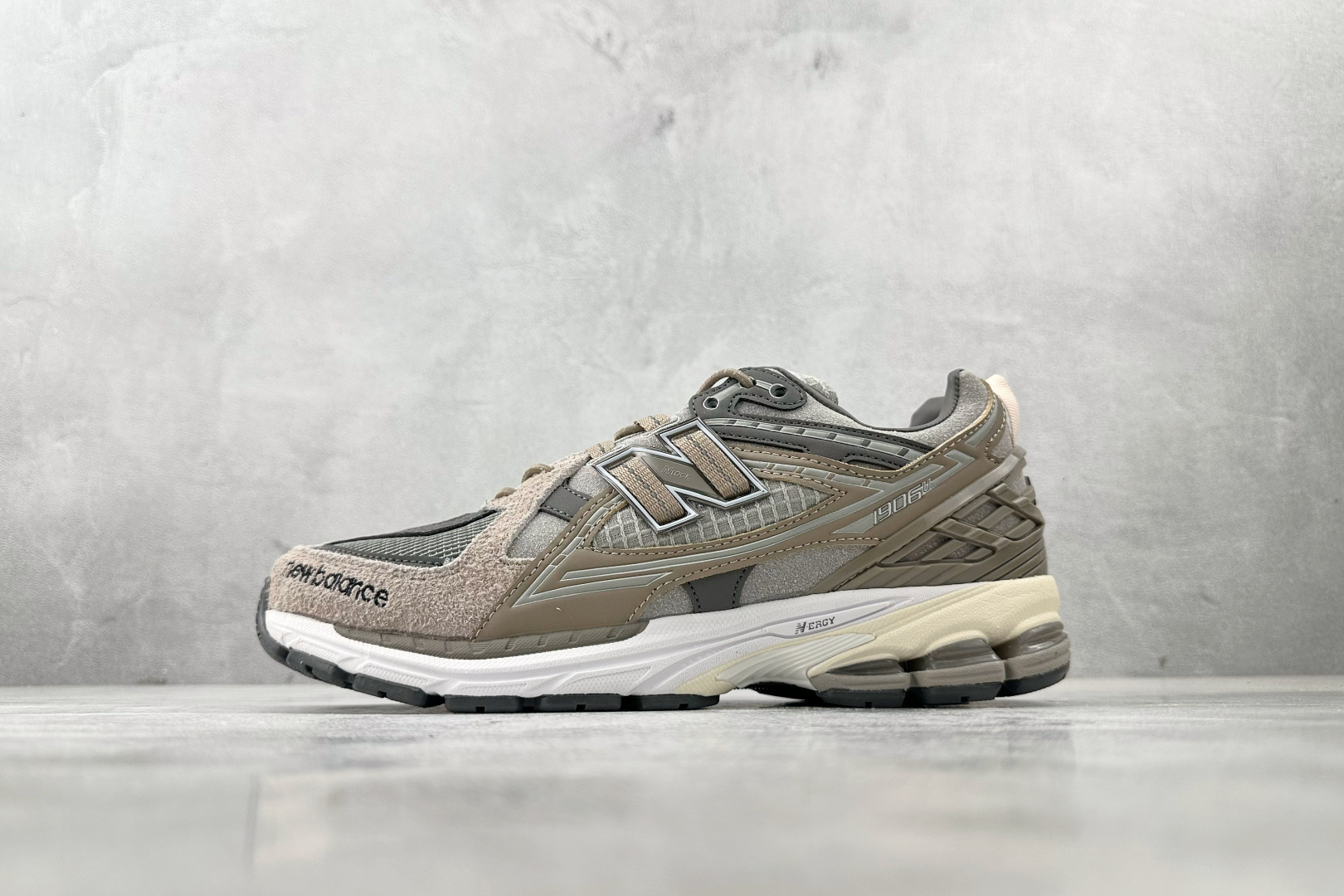 200 纯原出品 INVINCIBLE × N.HOOLYWOOD × New Balance NB 1906U 卡其色 M1906NIH