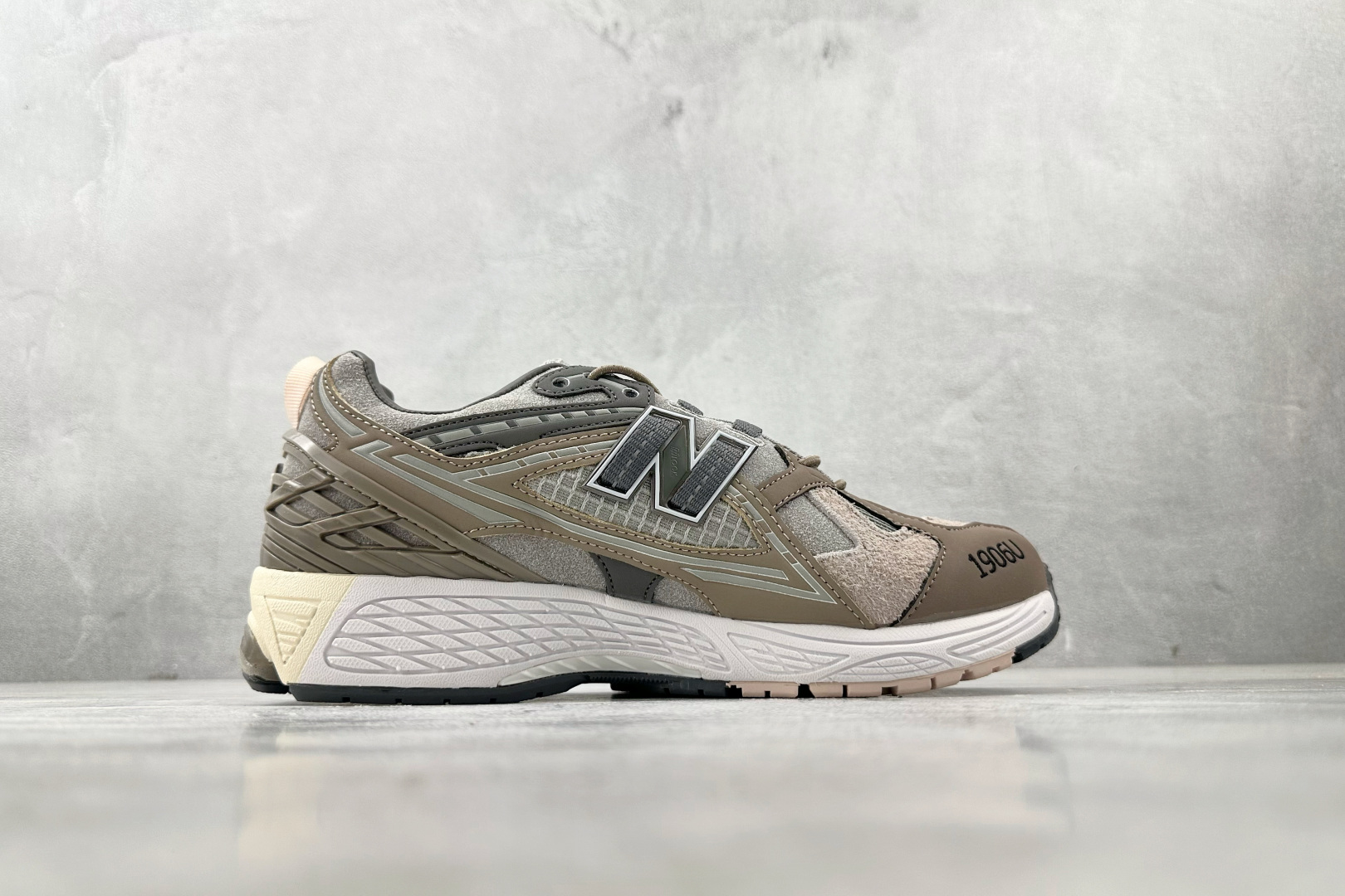 200 纯原出品 INVINCIBLE × N.HOOLYWOOD × New Balance NB 1906U 卡其色 M1906NIH