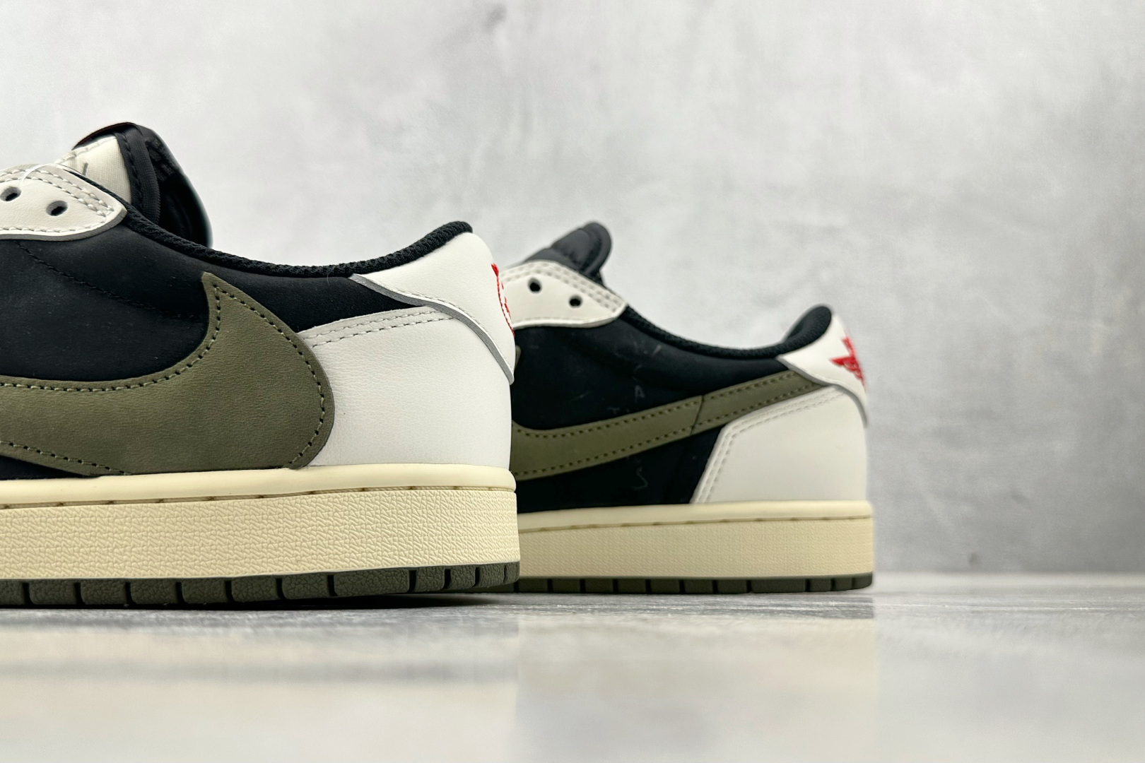 360 Travis Scott x Jordan Air Jordan 1 Low ”Medium Olive” 联名款 黑绿橄榄  DZ4137-106