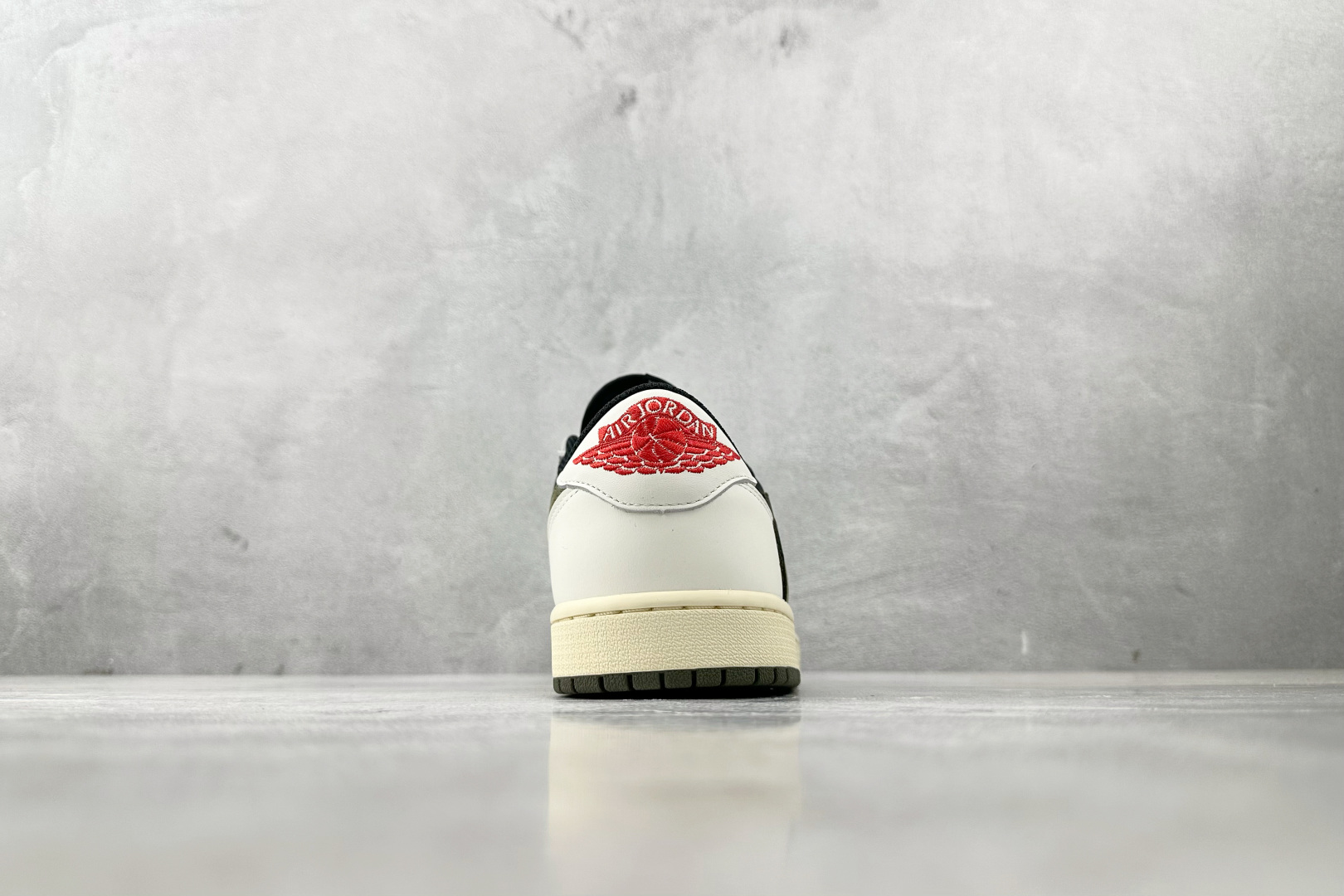 360 Travis Scott x Jordan Air Jordan 1 Low ”Medium Olive” 联名款 黑绿橄榄  DZ4137-106