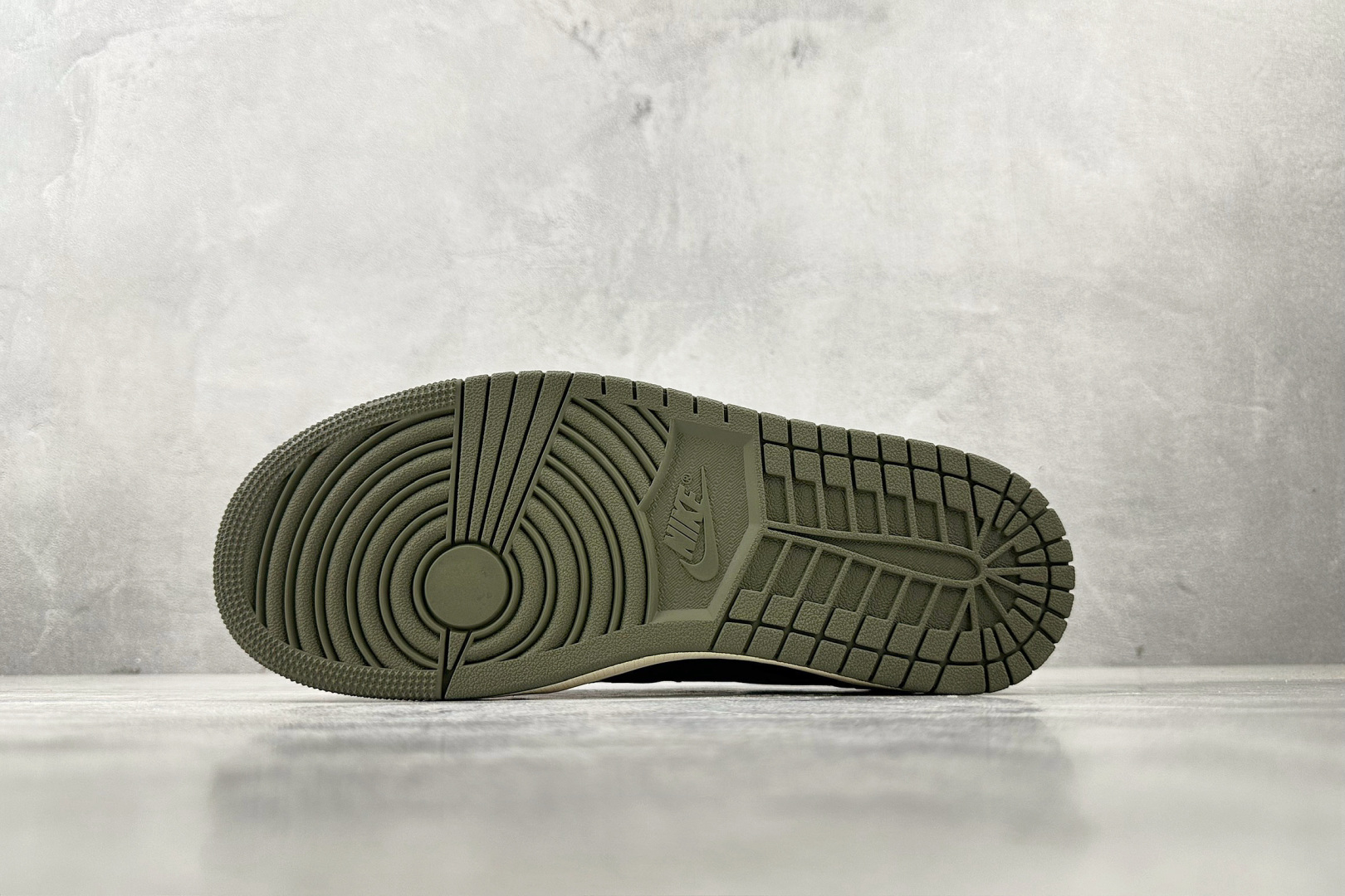 360 Travis Scott x Jordan Air Jordan 1 Low ”Medium Olive” 联名款 黑绿橄榄  DZ4137-106