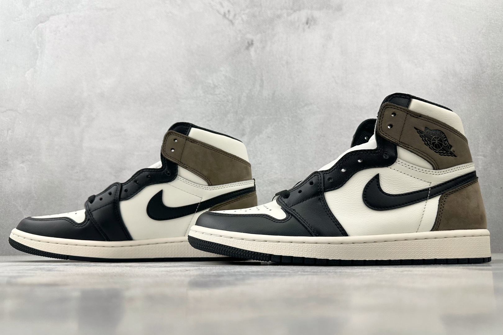410 Jordan Air Jordan 1 Retro High ”Dark Mocha”合成革皮革 小倒钩 黑摩卡  555088-105
