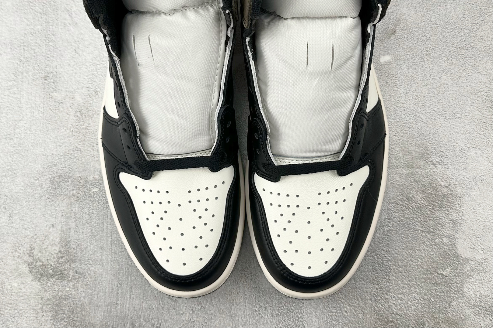 410 Jordan Air Jordan 1 Retro High ”Dark Mocha”合成革皮革 小倒钩 黑摩卡  555088-105