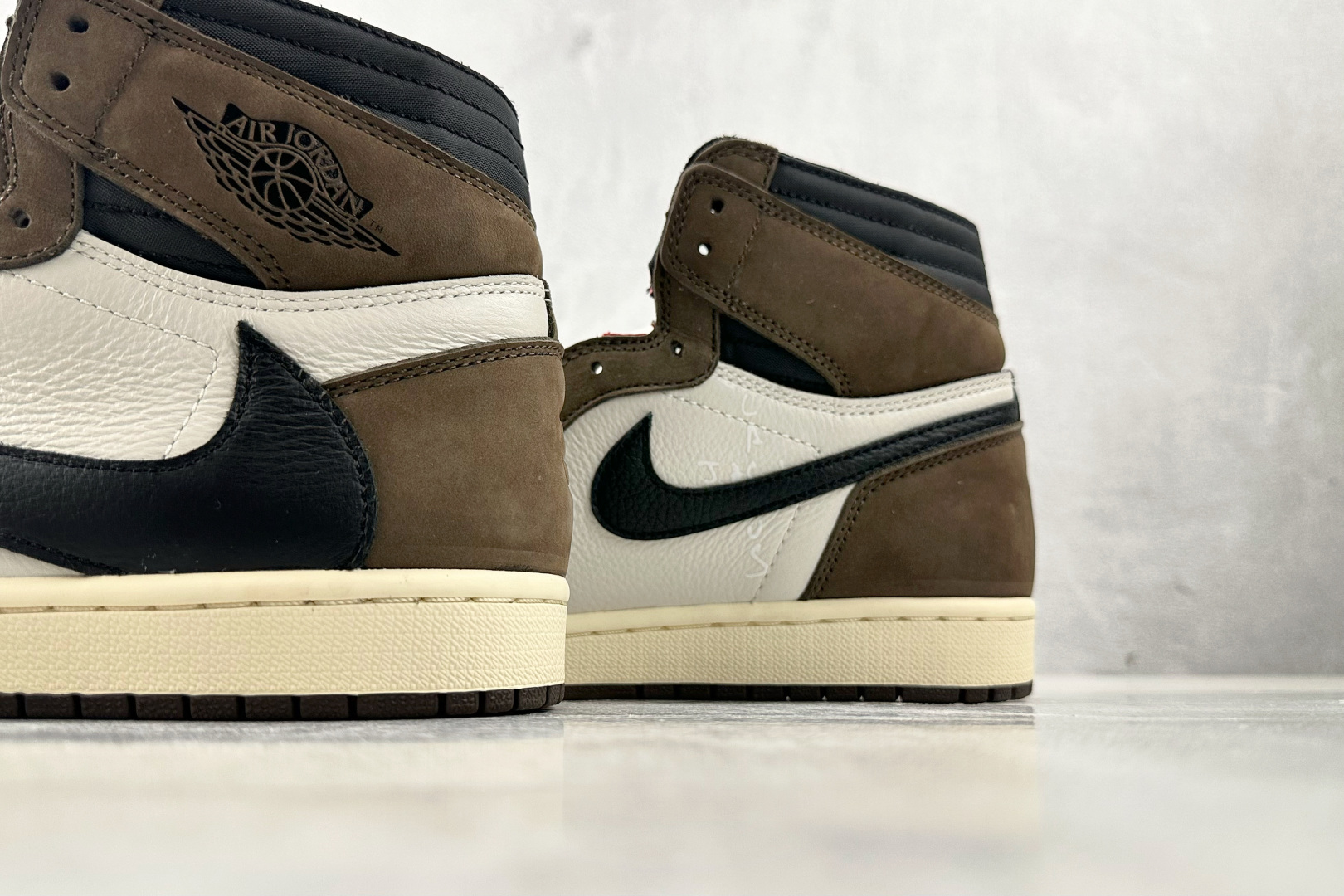 430 Travis Scott x Jordan Air Jordan 1 High Ts Sp 倒钩 深棕  CD4487-100