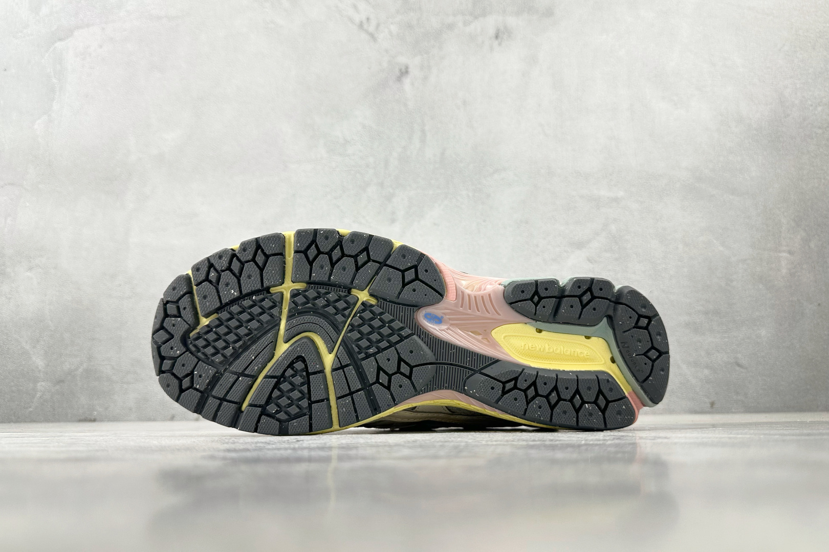 200 纯原出品 New Balance NB 1906R 灰白色 M1906NC