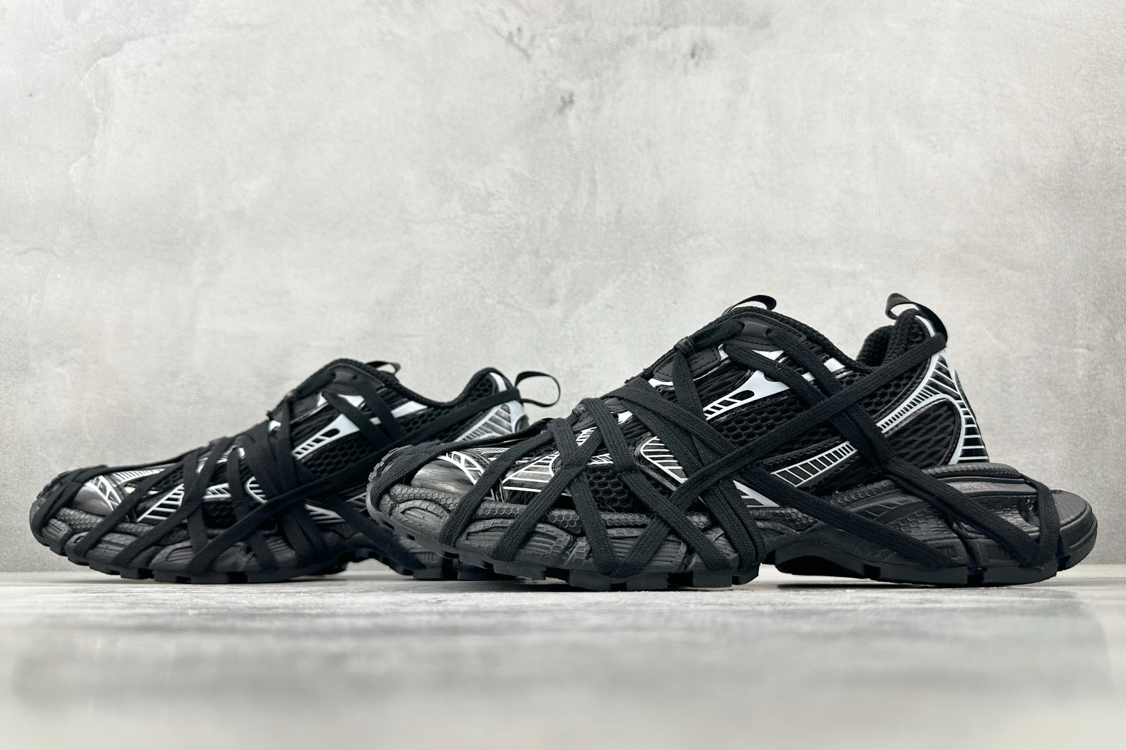 310 Balenciaga巴黎世家 3XL 黑白绑带 734734W3XL59110
