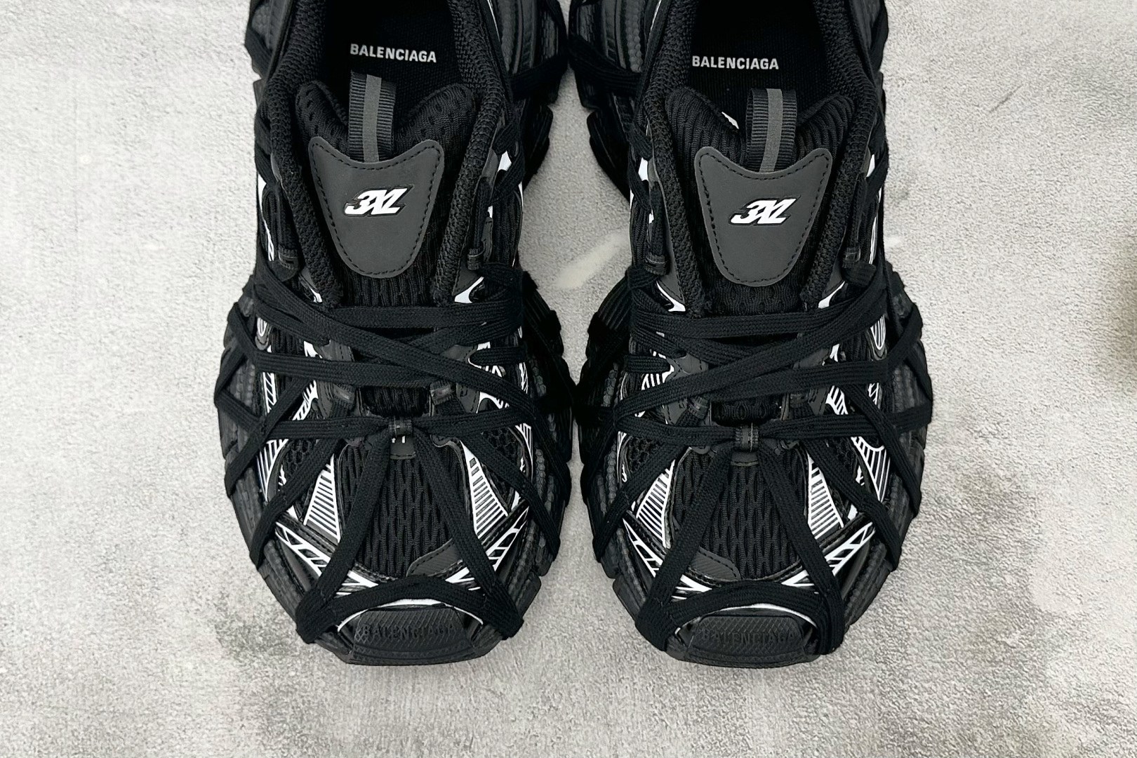 310 Balenciaga巴黎世家 3XL 黑白绑带 734734W3XL59110
