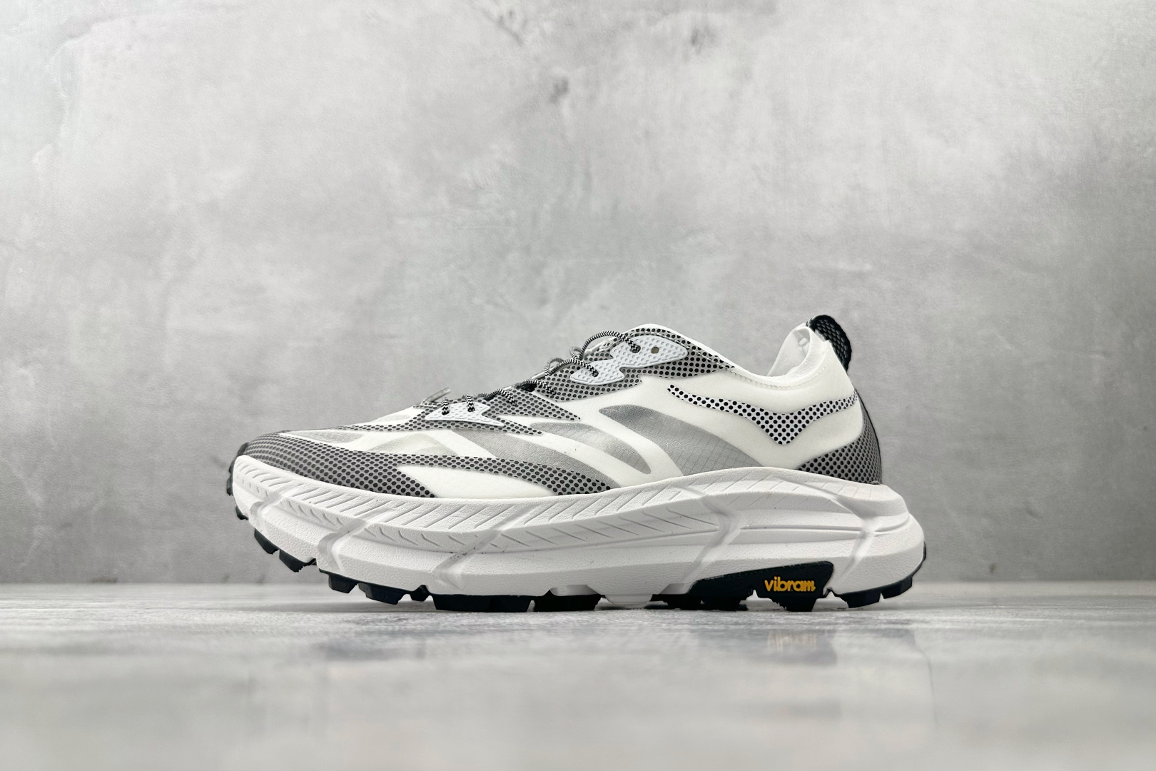 220 HOKA ONE ONE Mafate Speed 4 白黑 1168971-WBLC