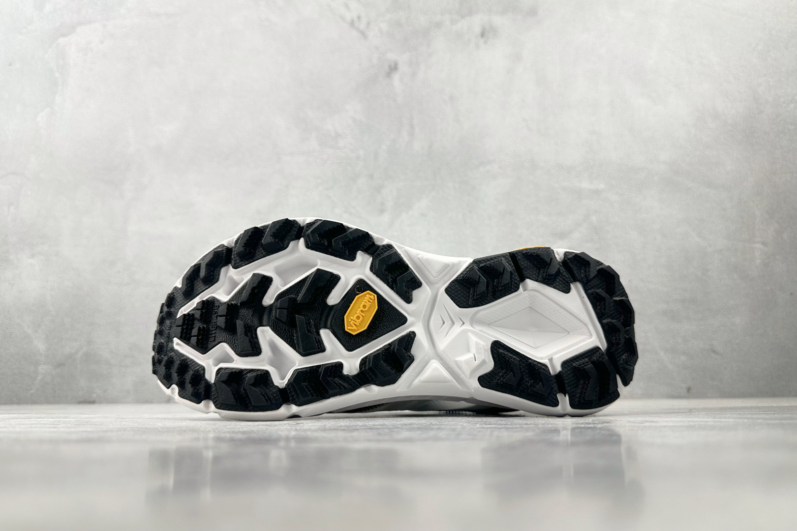 220 HOKA ONE ONE Mafate Speed 4 白黑 1168971-WBLC
